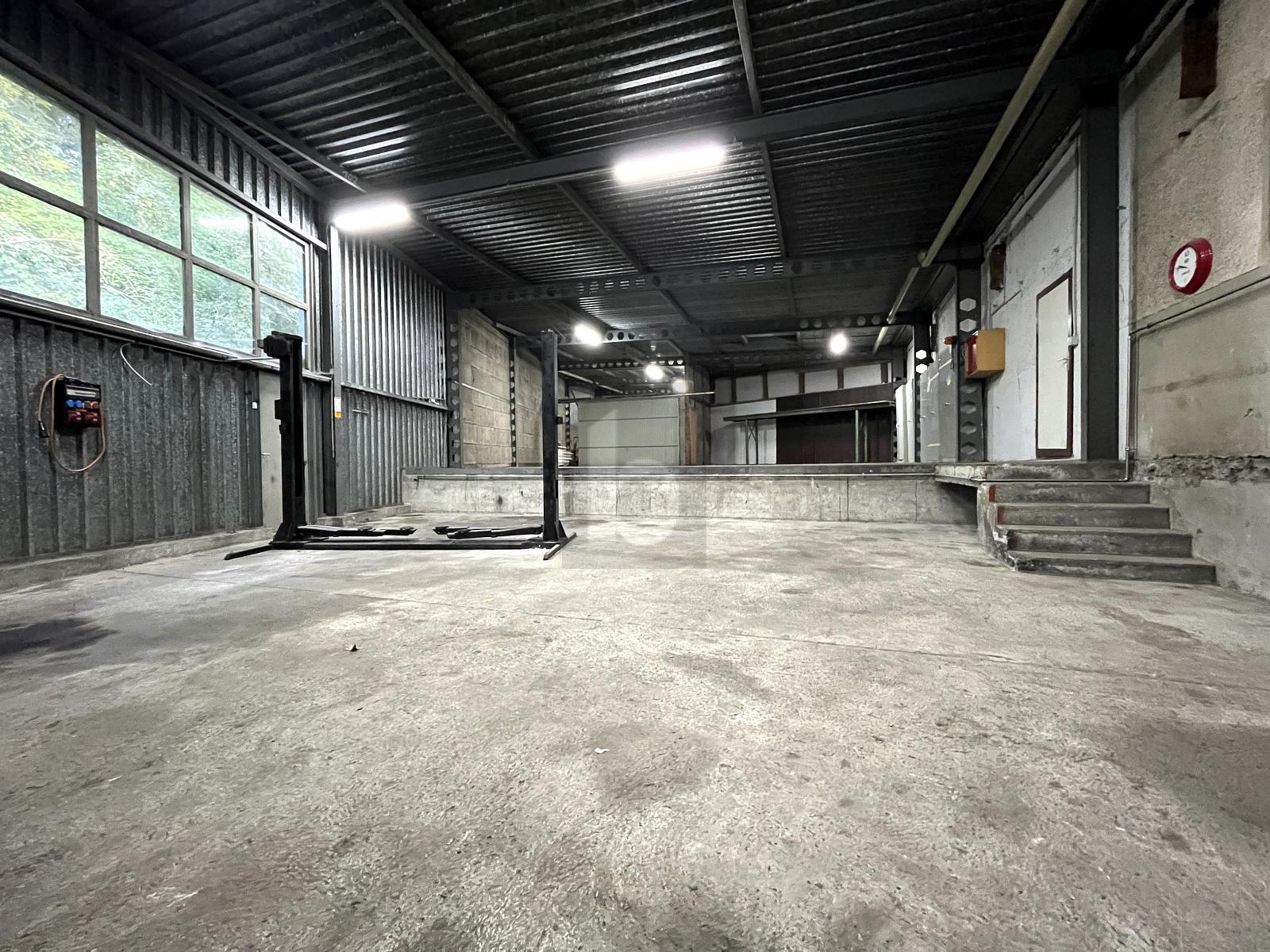 AUTOWERKSTATT ZU VERMIETEN - 0