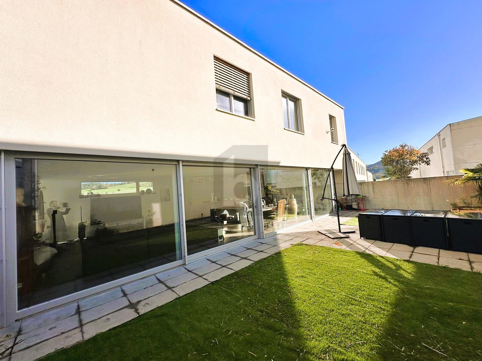 ZENTRAL GELEGEN AN IDYLLISCHER LAGE - 0