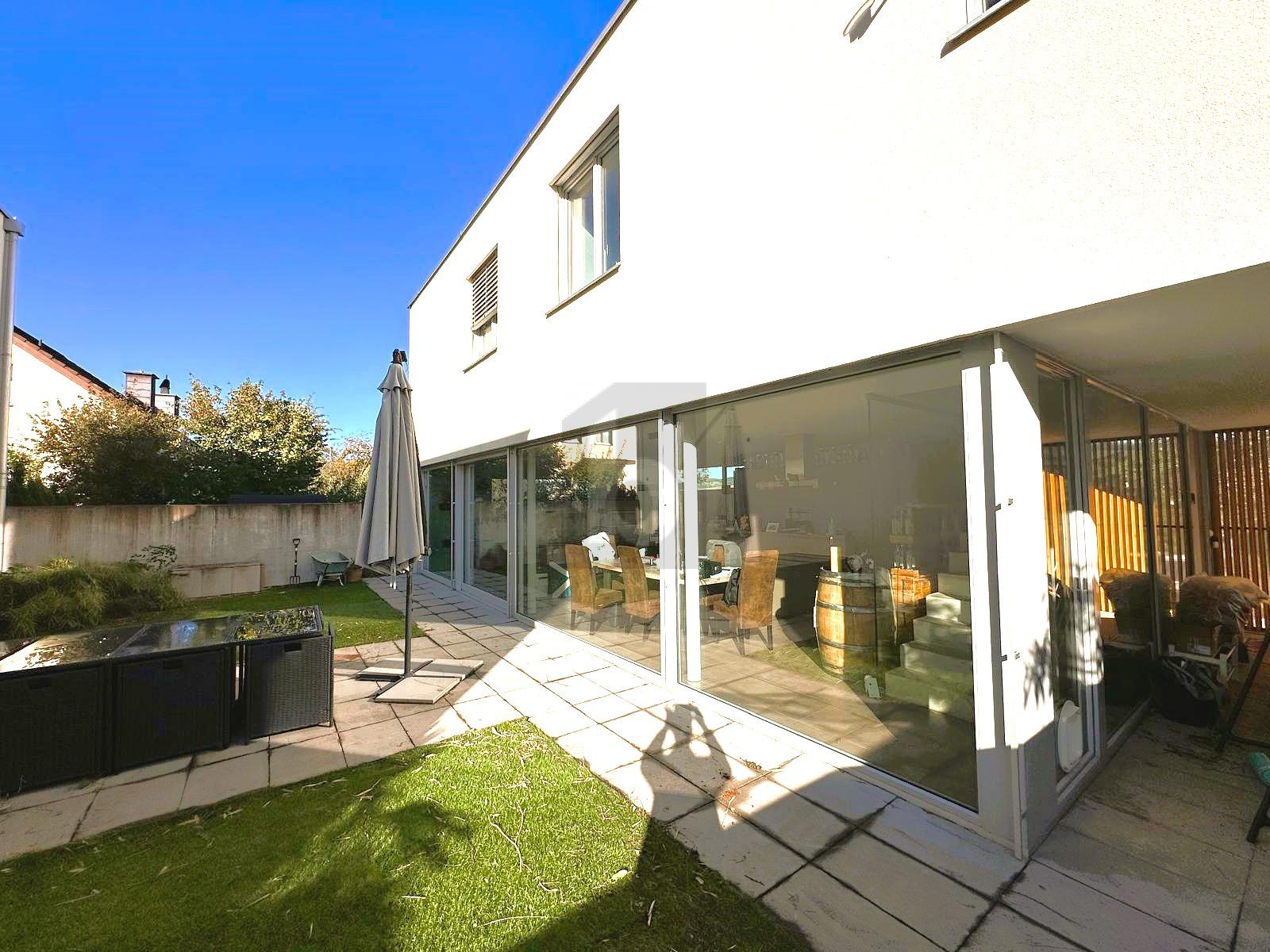 ZENTRAL GELEGEN AN IDYLLISCHER LAGE - 1