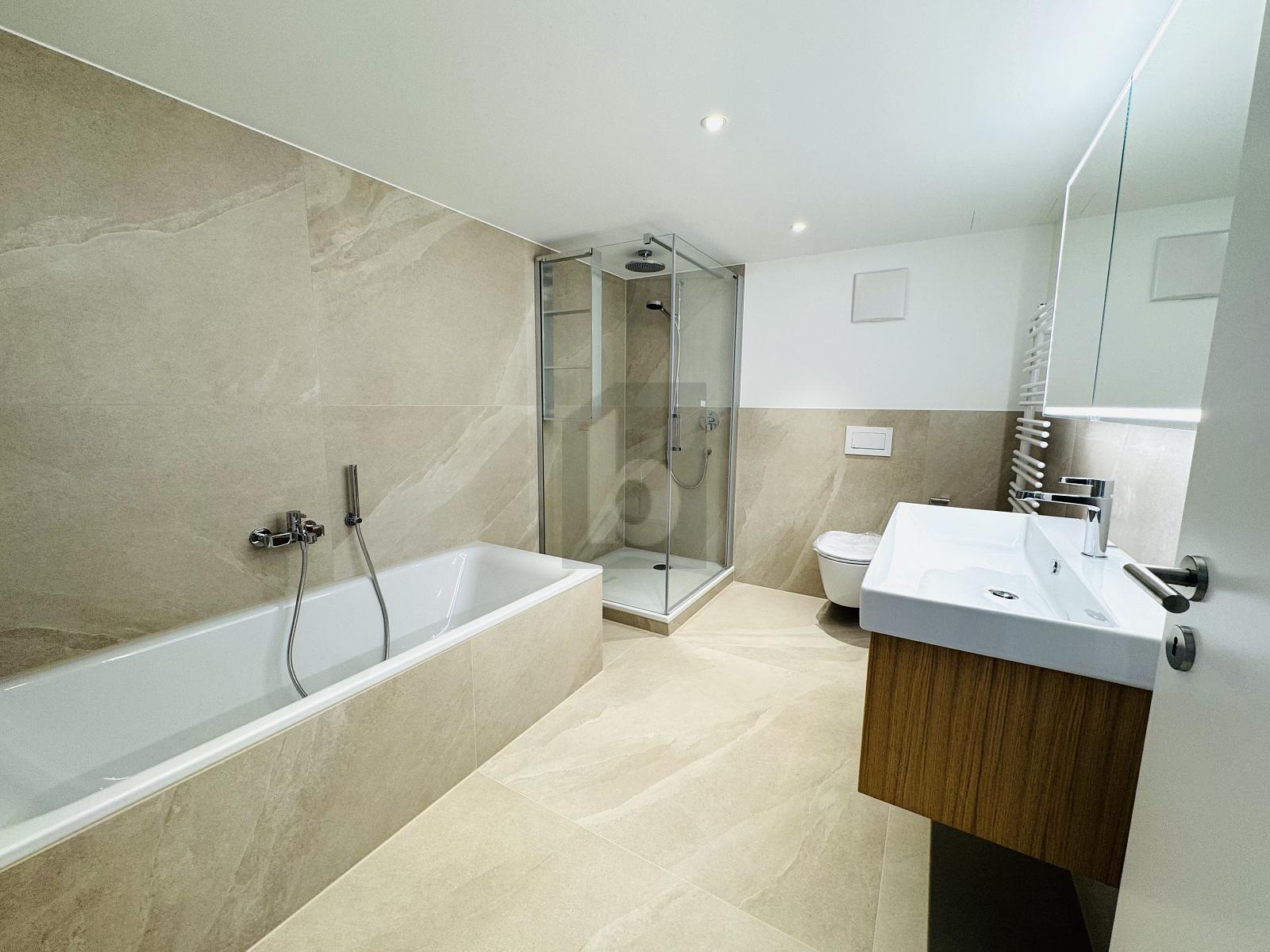 ELEGANT UND STILVOLL MIT HERRLICHER AUSSICHT - 1