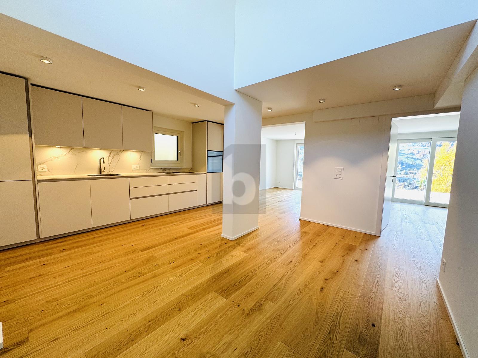 ELEGANT UND STILVOLL MIT HERRLICHER AUSSICHT - 2