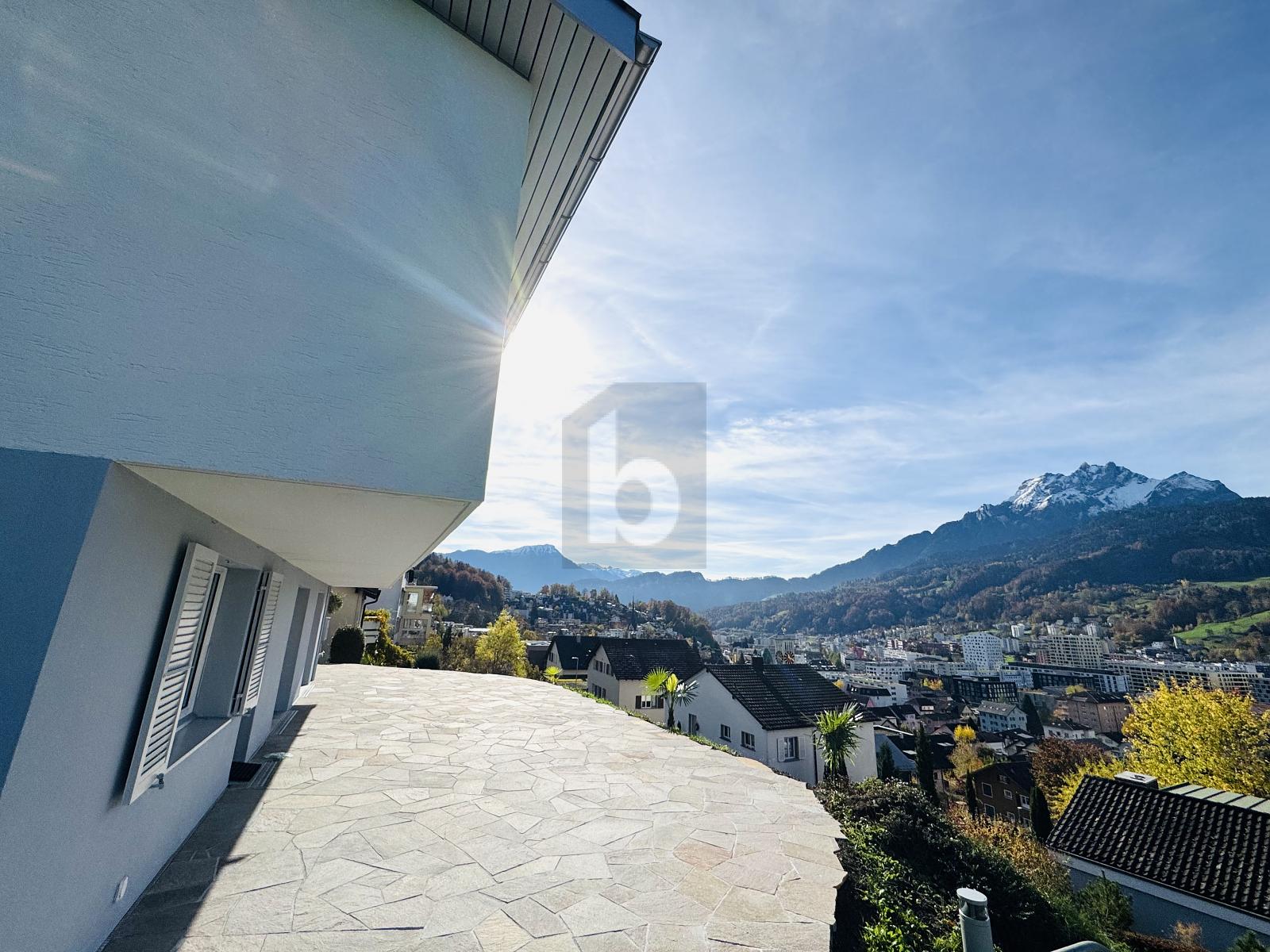 ELEGANT UND STILVOLL MIT HERRLICHER AUSSICHT - 4