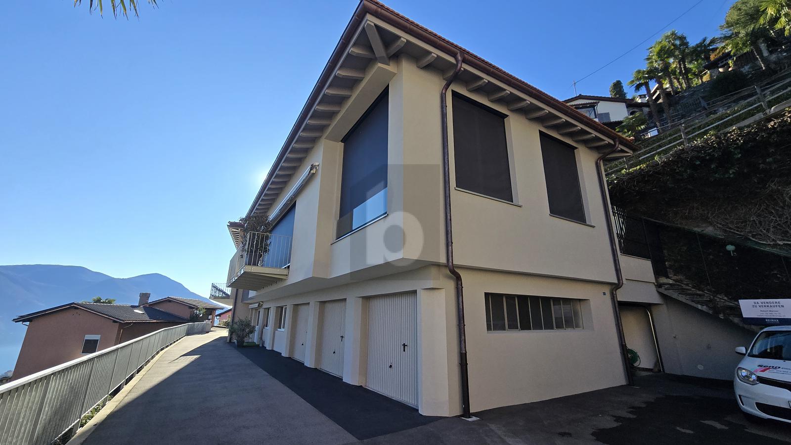 MODERNA E SOLEGGIATA CON MERAVIGLIOSA VISTA LAGO - 2