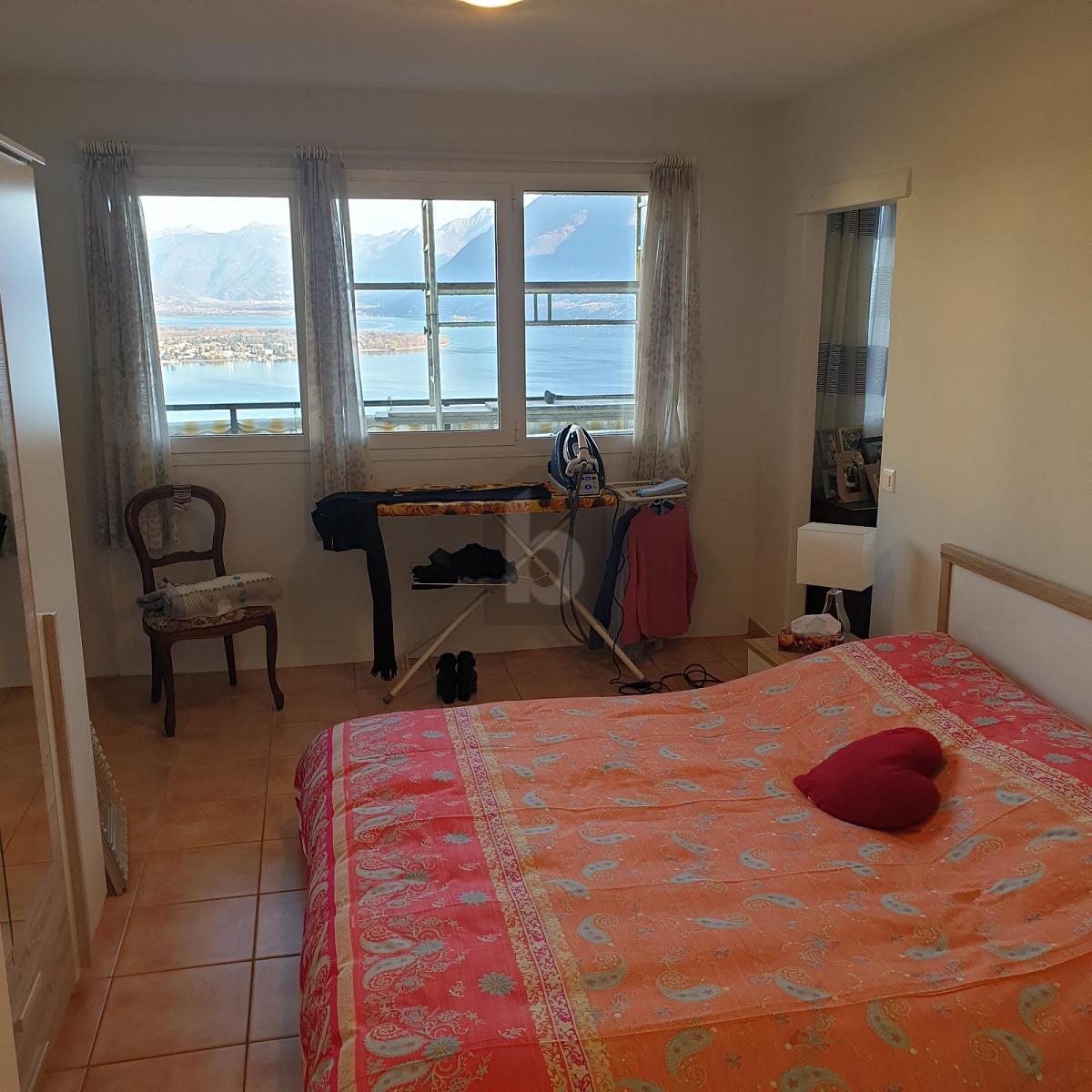 MODERNA E SOLEGGIATA CON MERAVIGLIOSA VISTA LAGO - 4