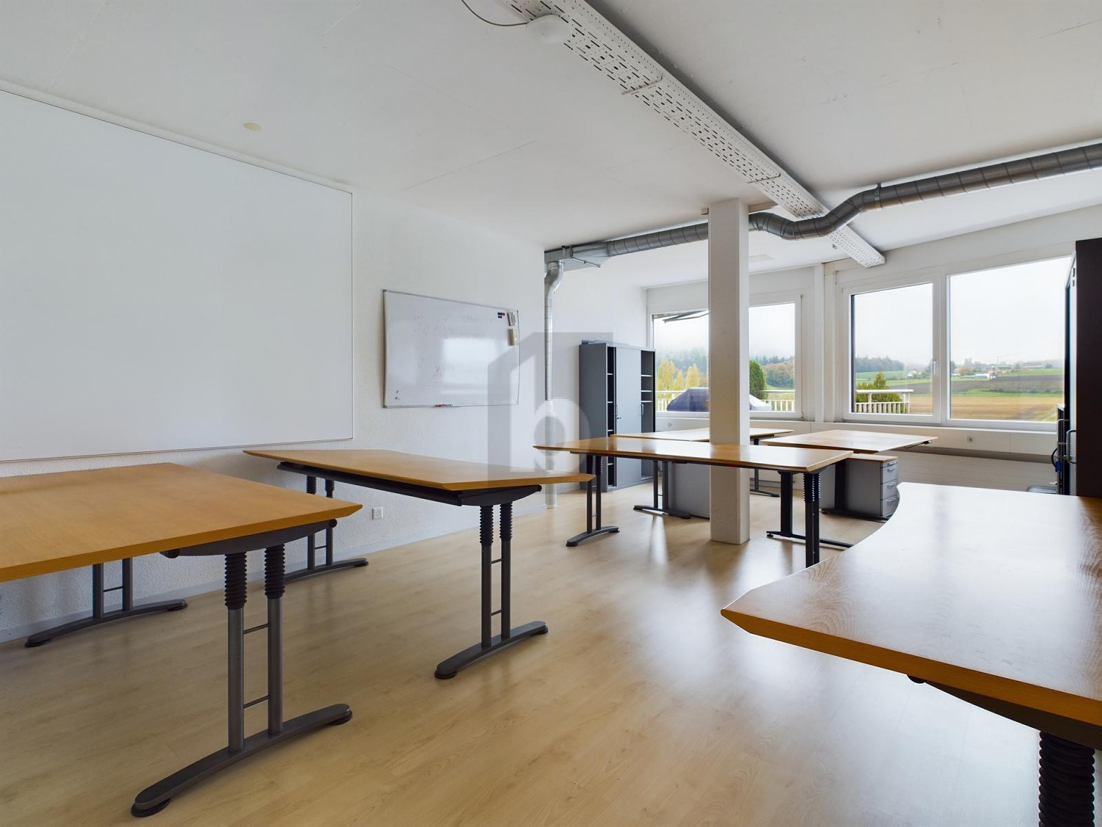 REPRÄSENTATIV / WIRKSAM AN AUTOBAHN A1 - 3