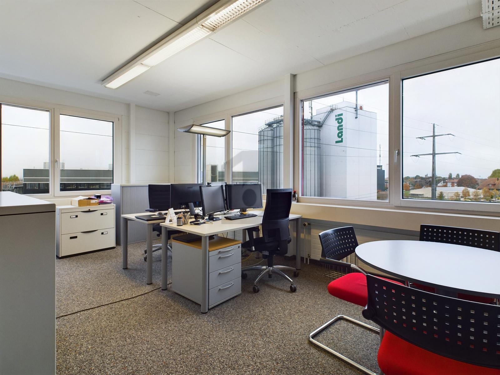 REPRÄSENTATIV / WIRKSAM AN AUTOBAHN A1 - 4