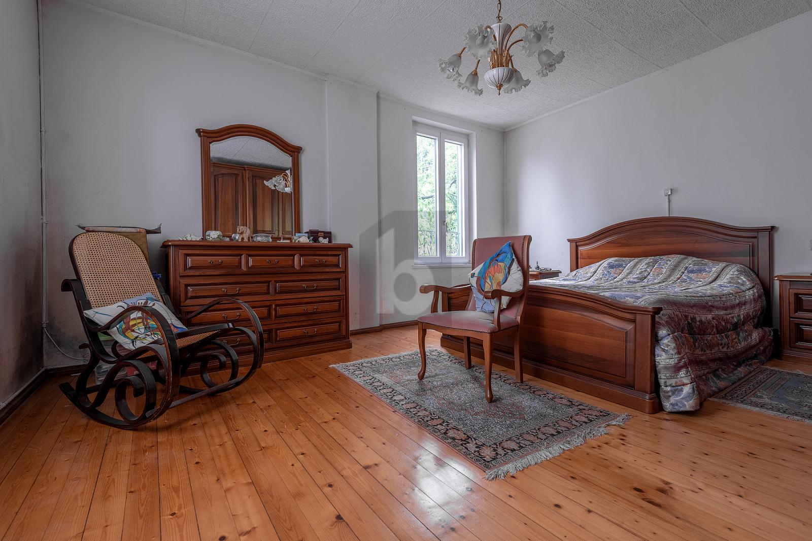 SPAZIOSA CON IMPONENTE CAMINO D'EPOCA - 1