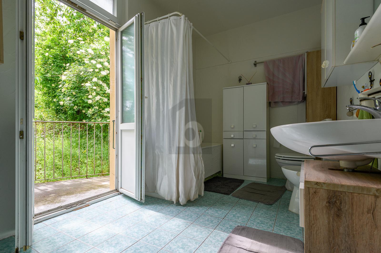 SPAZIOSA CON IMPONENTE CAMINO D'EPOCA - 2