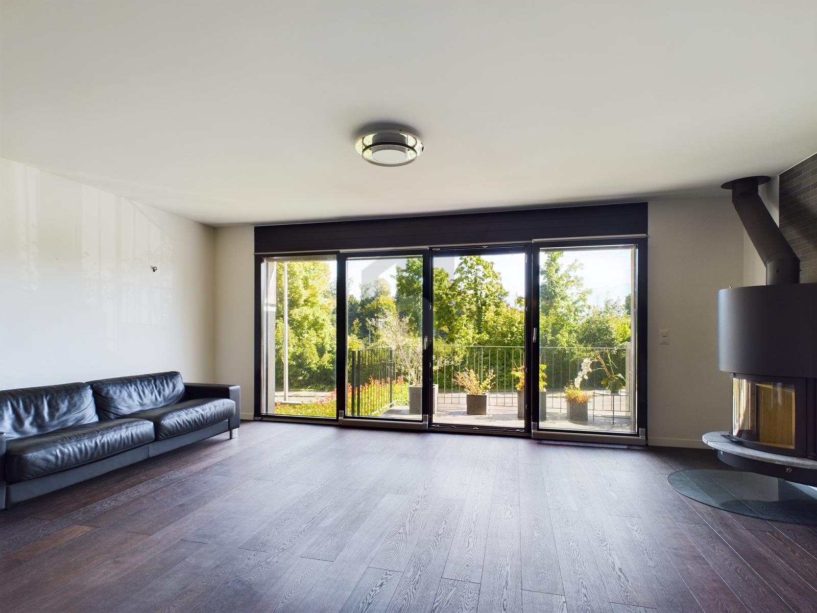 BEAUX VOLUMES DANS MAISON MITOYENNE - 0