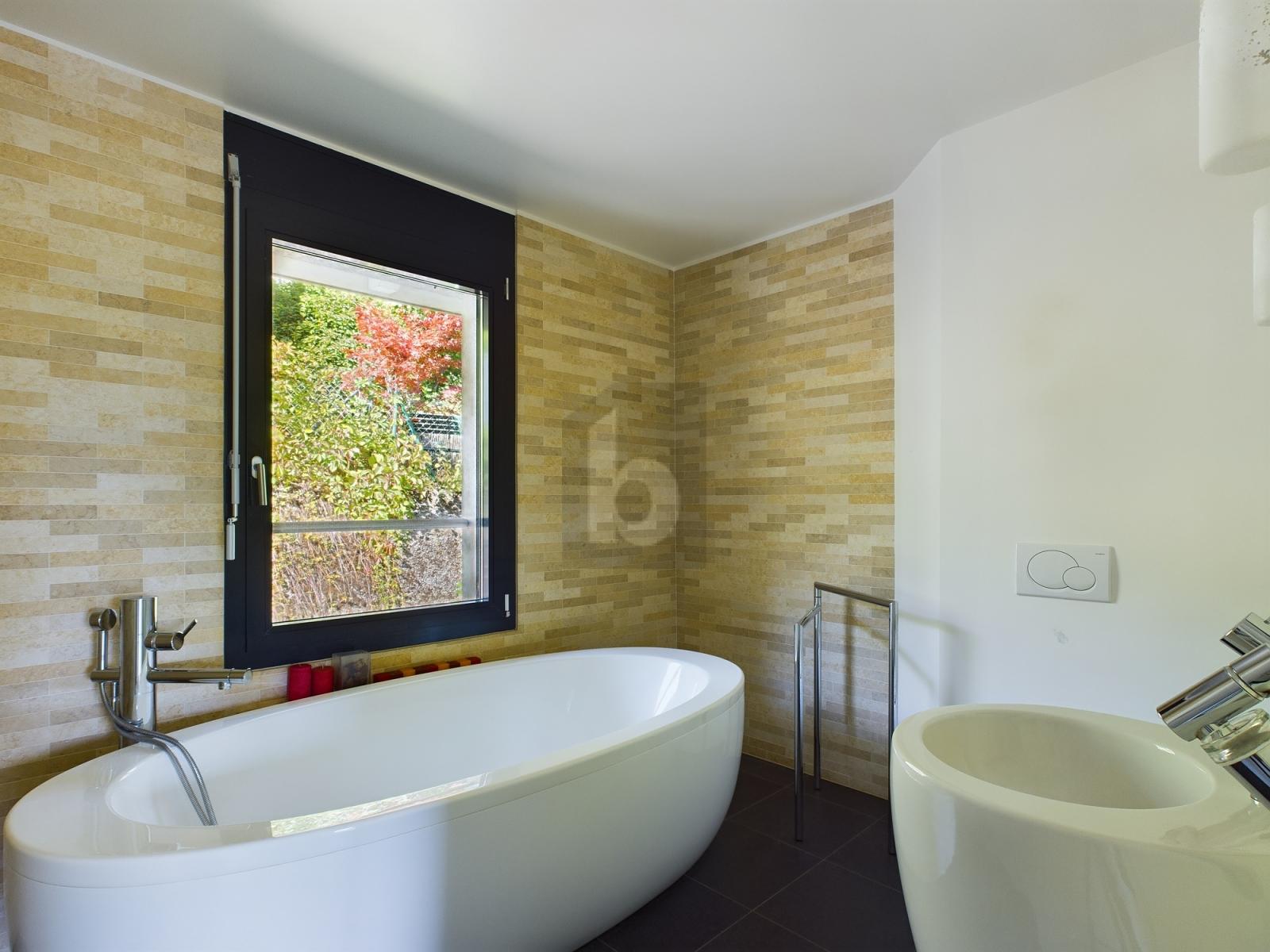 BEAUX VOLUMES DANS MAISON MITOYENNE - 3