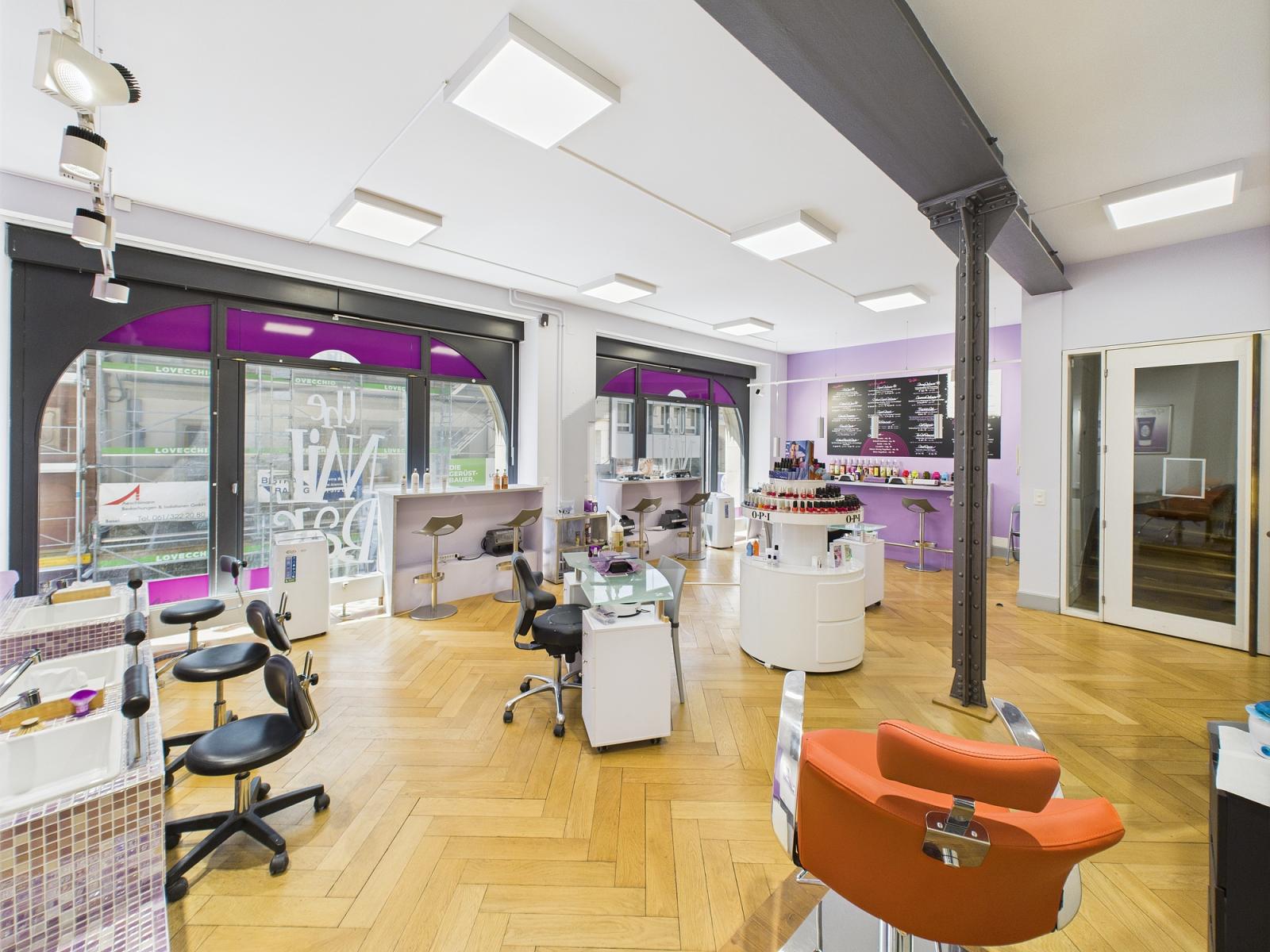 STARK FREQUENTIERT AN TOP LAGE - 1