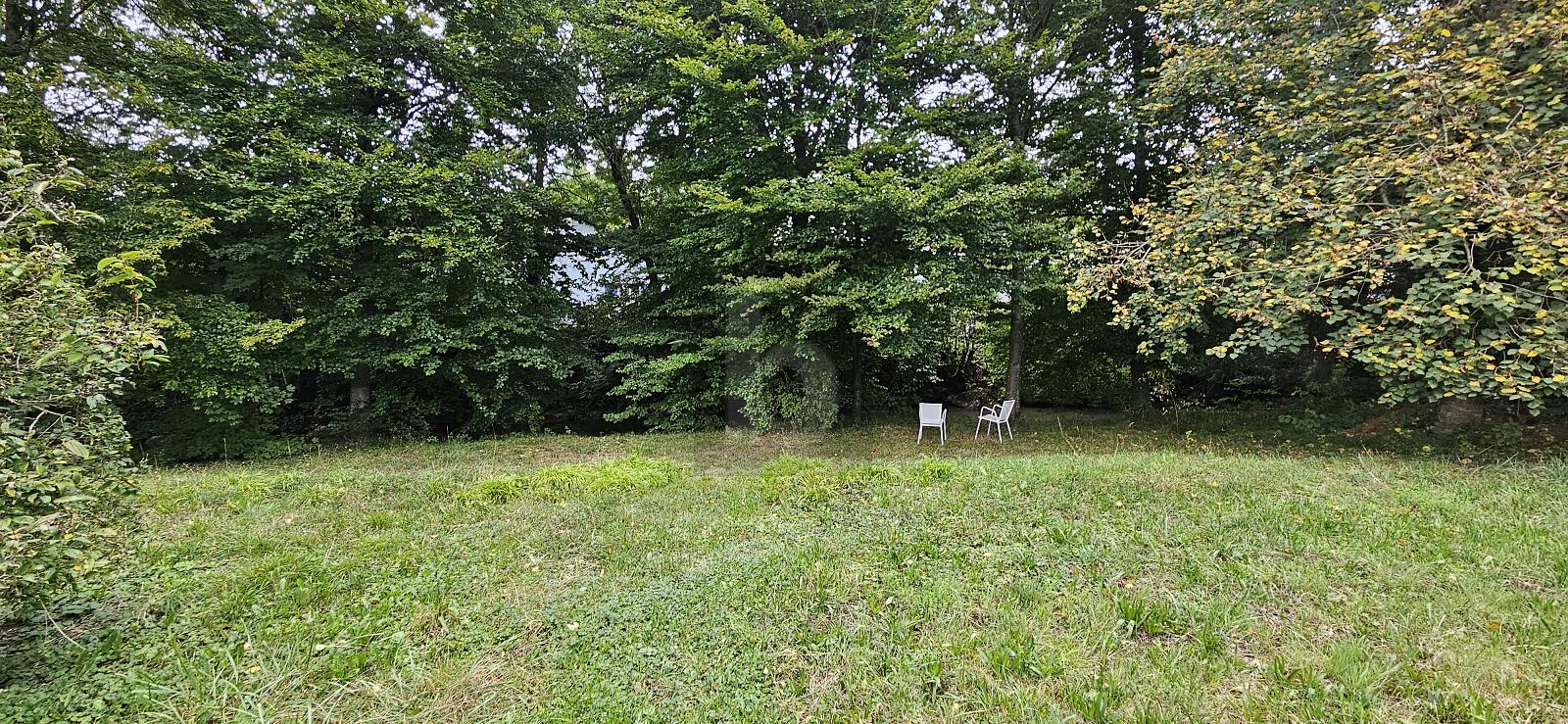 AU CENTRE DU VILLAGE - 3