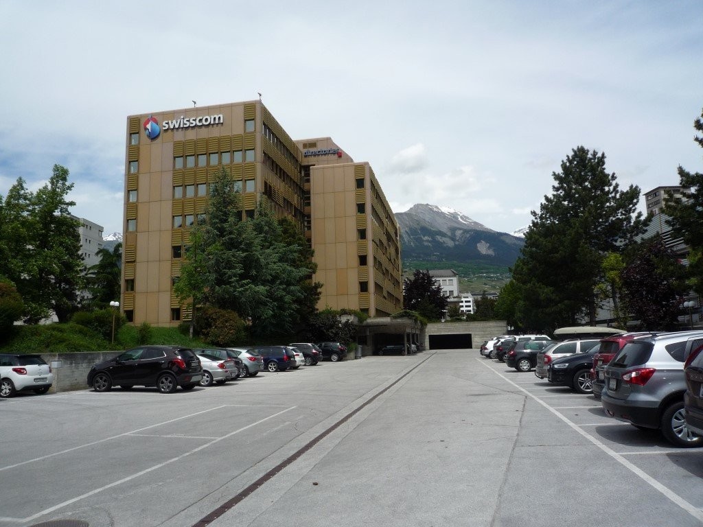 A louer places de parc extérieures à côté de la gare de Sion - 0