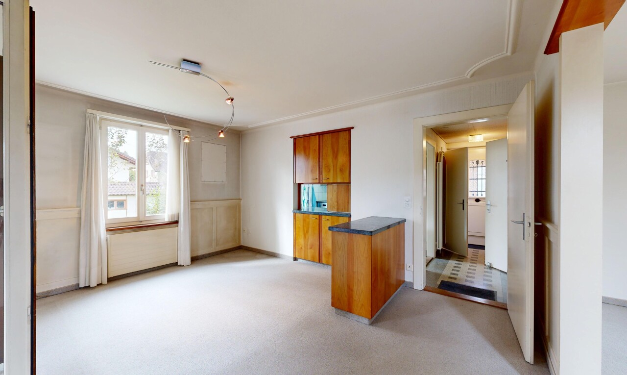 Freistehendes Einfamilienhaus mit vielseitigen Möglichkeiten - 0