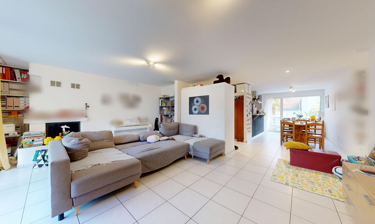 Grosszügige 5.5-Zimmer-Wohnung mit sonnigem Balkon und Bergsicht - 3