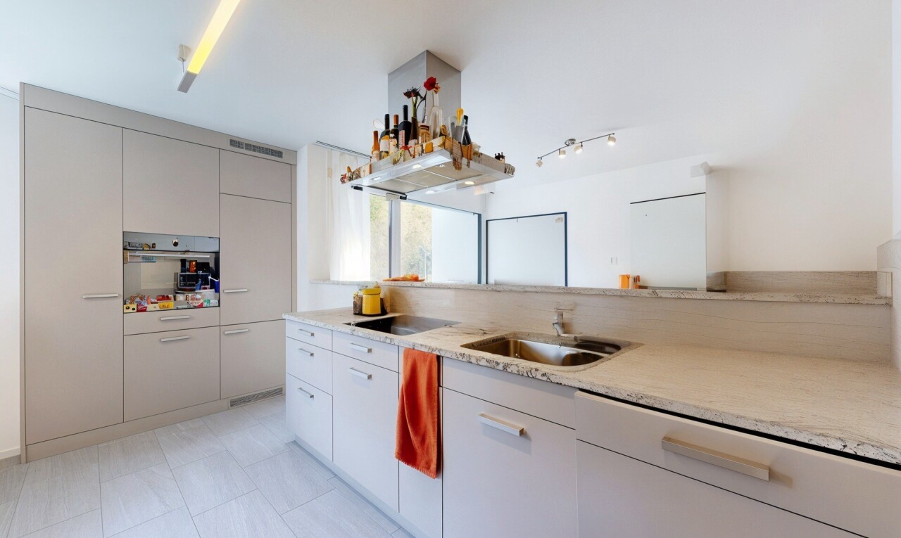 Grosszügige 5.5-Zimmer-Wohnung mit sonnigem Balkon und Bergsicht - 4