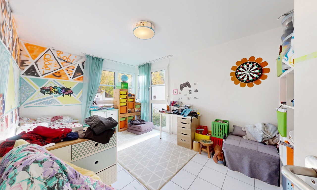 Grosszügige 5.5-Zimmer-Wohnung mit sonnigem Balkon und Bergsicht - 8