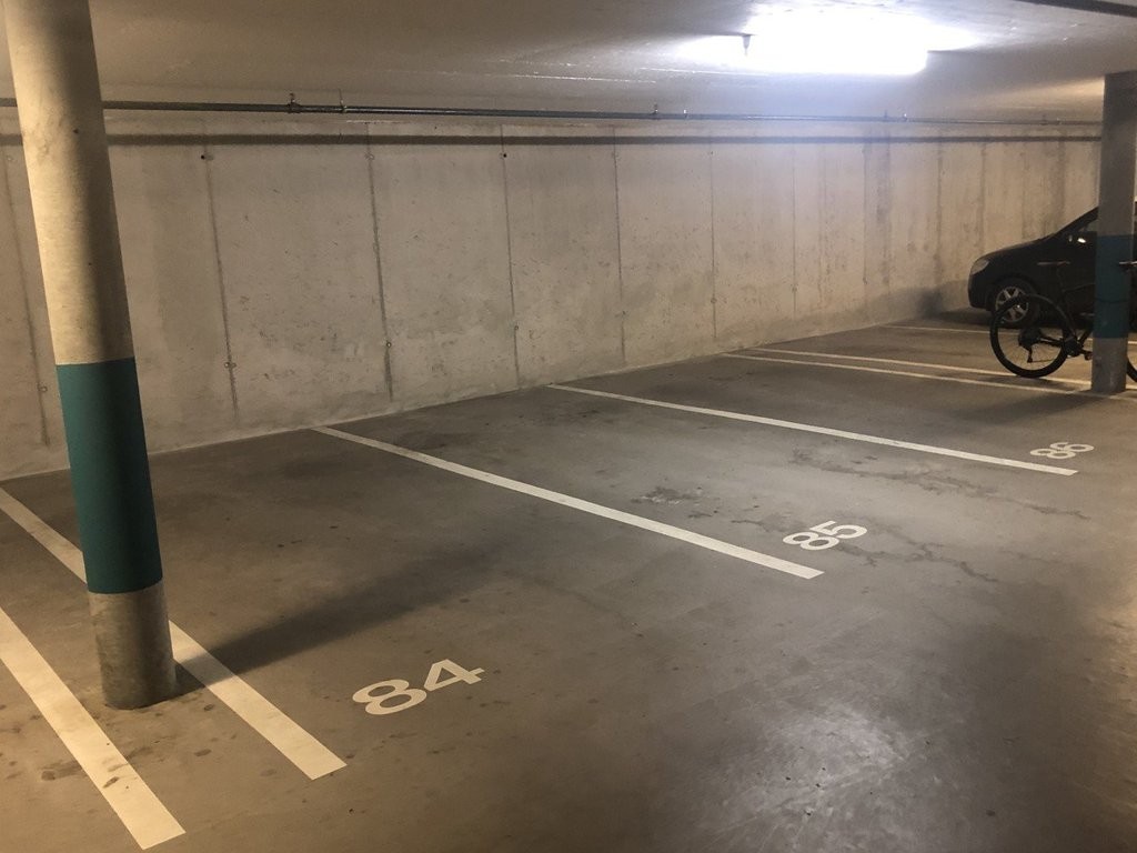 Places de parc dans parking souterrain proche du centre-ville - 1