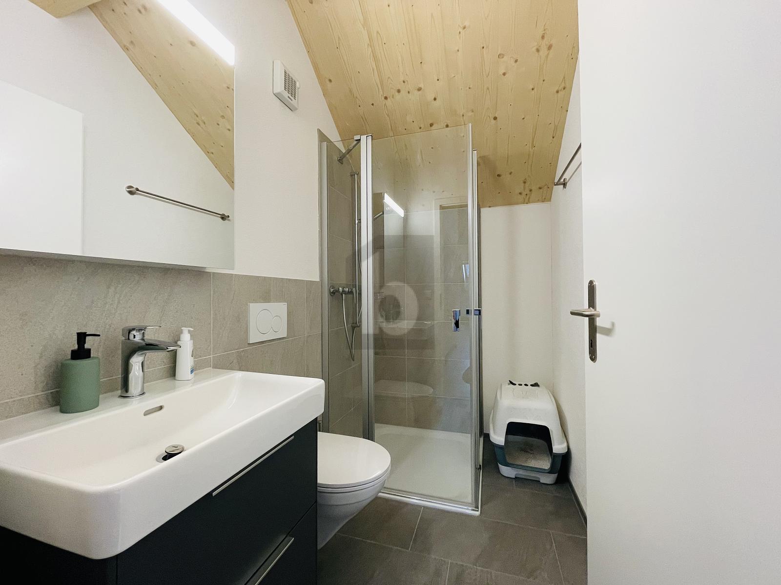 VIEL PLATZ, HELL UND NATURNAH - 2