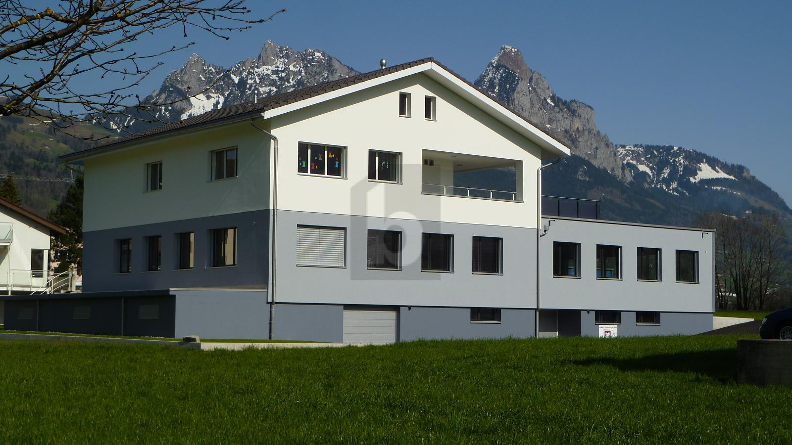 HELLES ATTRAKTIVES GEWERBE - 3