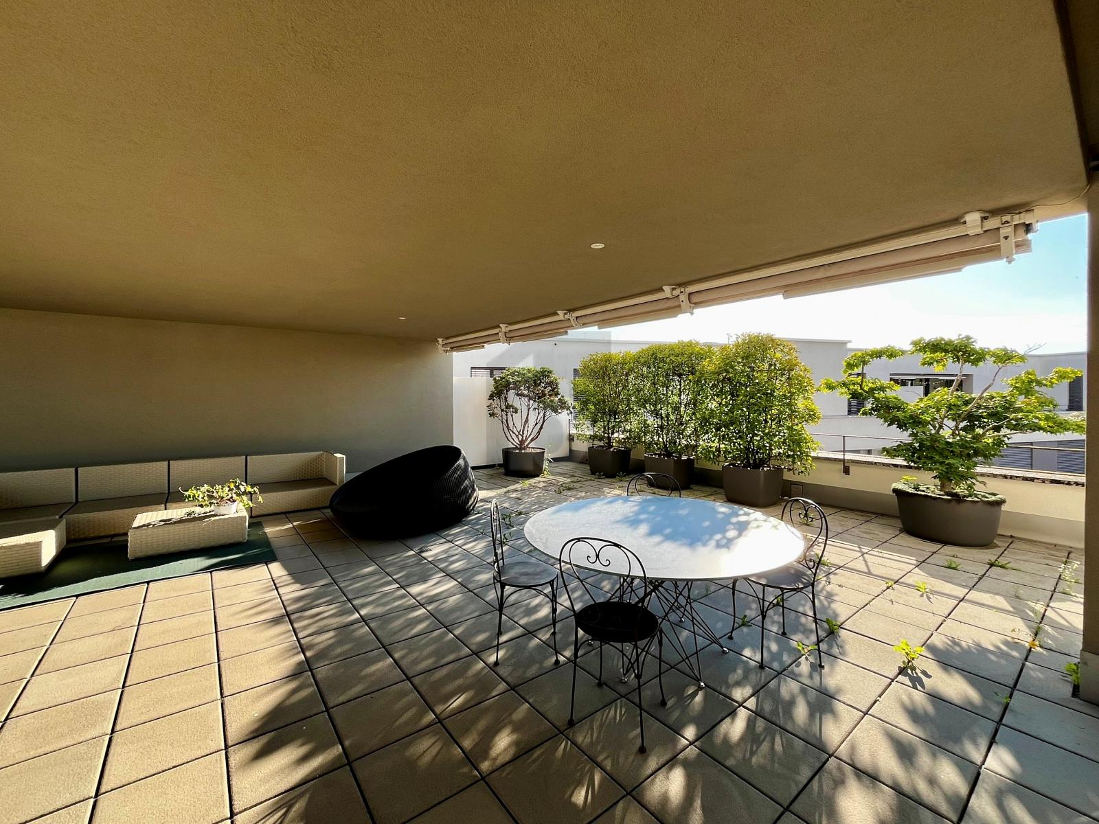 GROSSZÜGIGE UND SONNIGE TERRASSE - 0