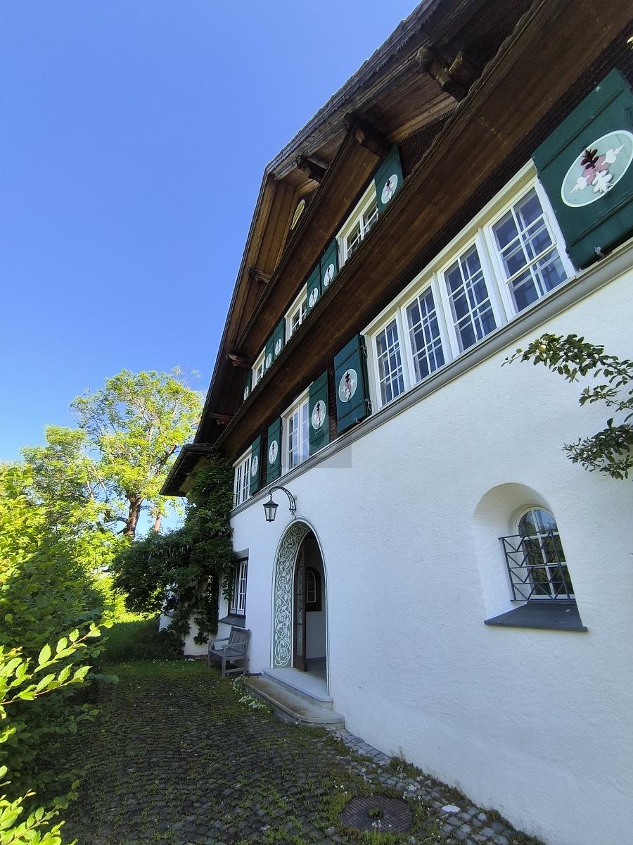 HISTORISCH MIT WEITBLICK - 1