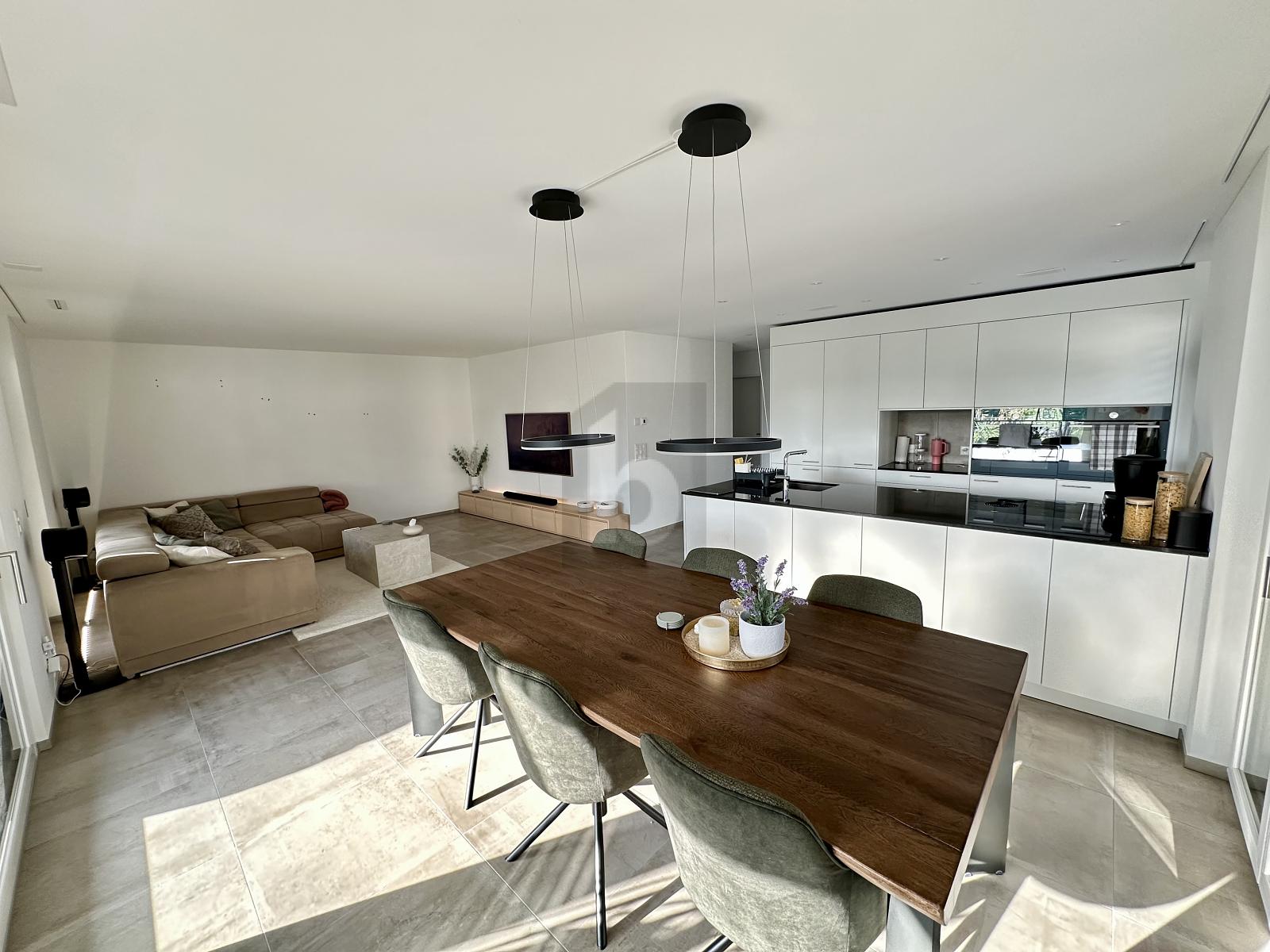 LICHTDURCHFLUTET, WINTERGARTENBALKON, NATURNAH - 1