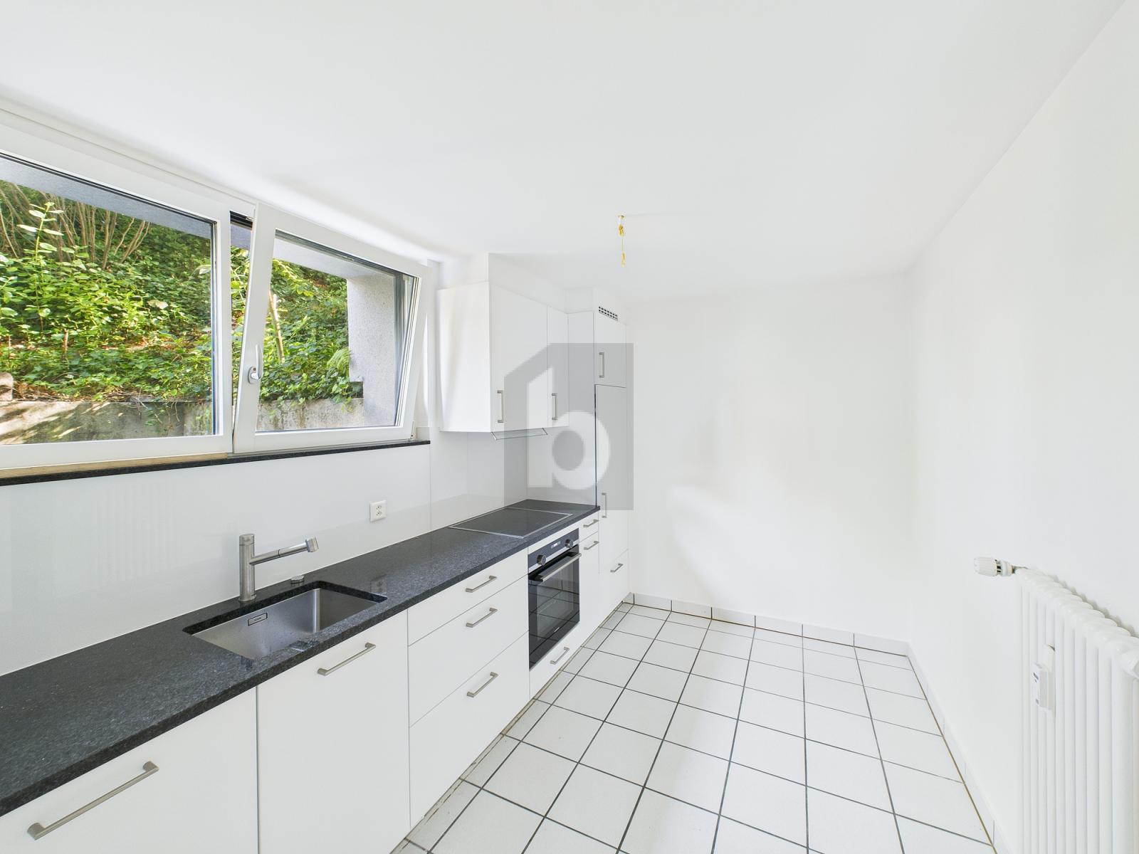 HELL MIT NEUER KÜCHE UND EIGENEM GARTENSITZPLATZ - 2