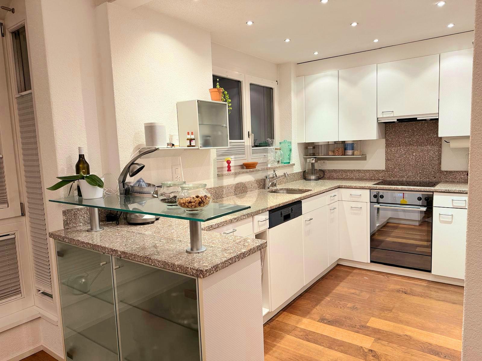 CHARMANT UND RUHIG MIT IDYLLISCHEM GARTEN - 2