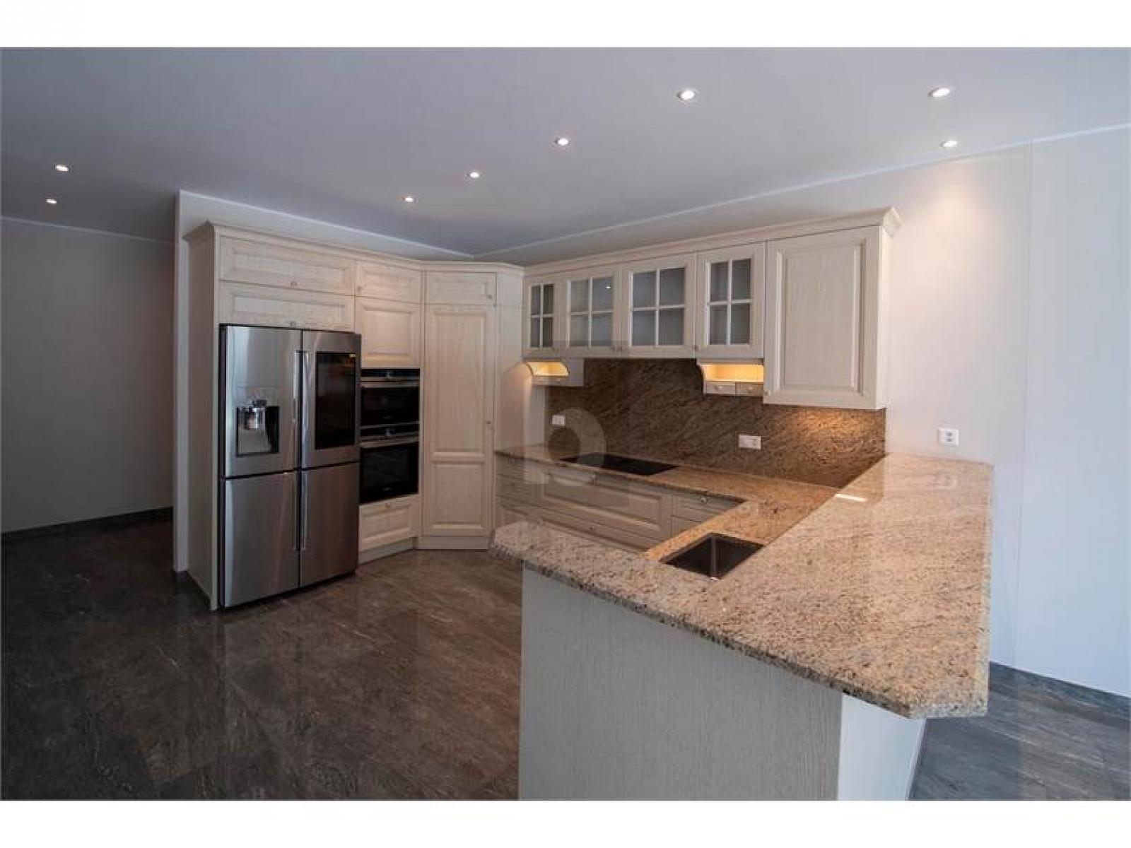 MODERNO E SPAZIOSO CON AMPIO GIARDINO - 1