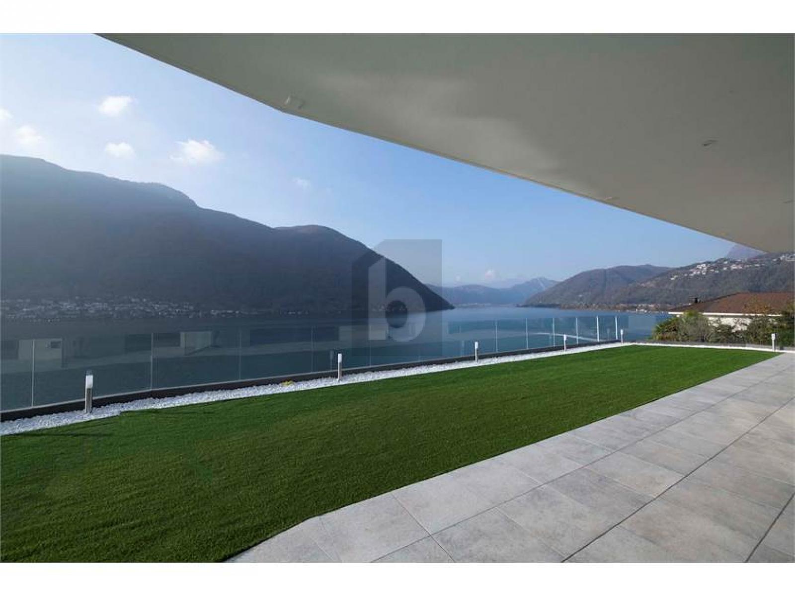 MODERNO E SPAZIOSO CON AMPIO GIARDINO - 2