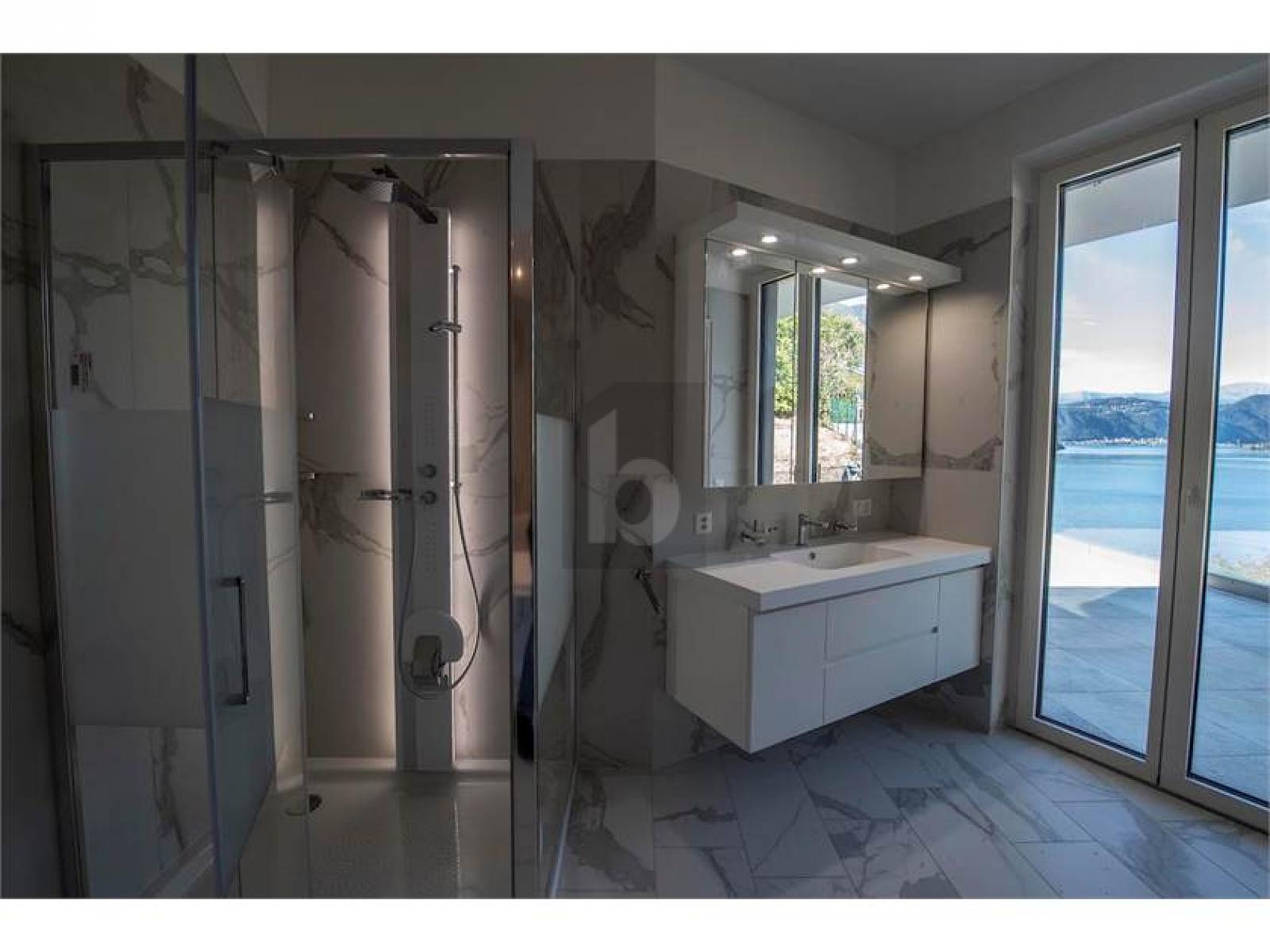 MODERNO E SPAZIOSO CON AMPIO GIARDINO - 3