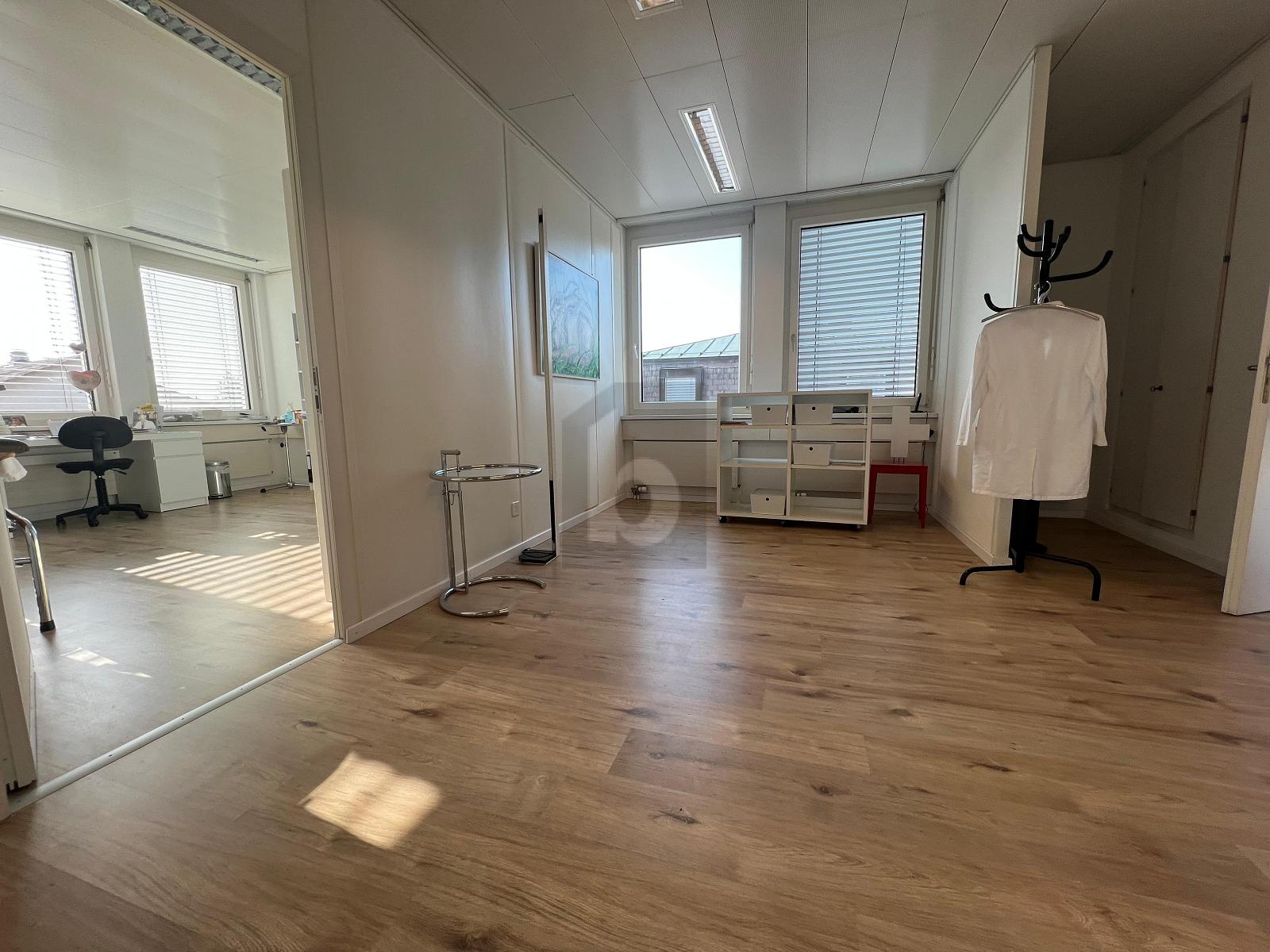 HELLE BÜROFLÄCHE AN TOP LAGE - 1