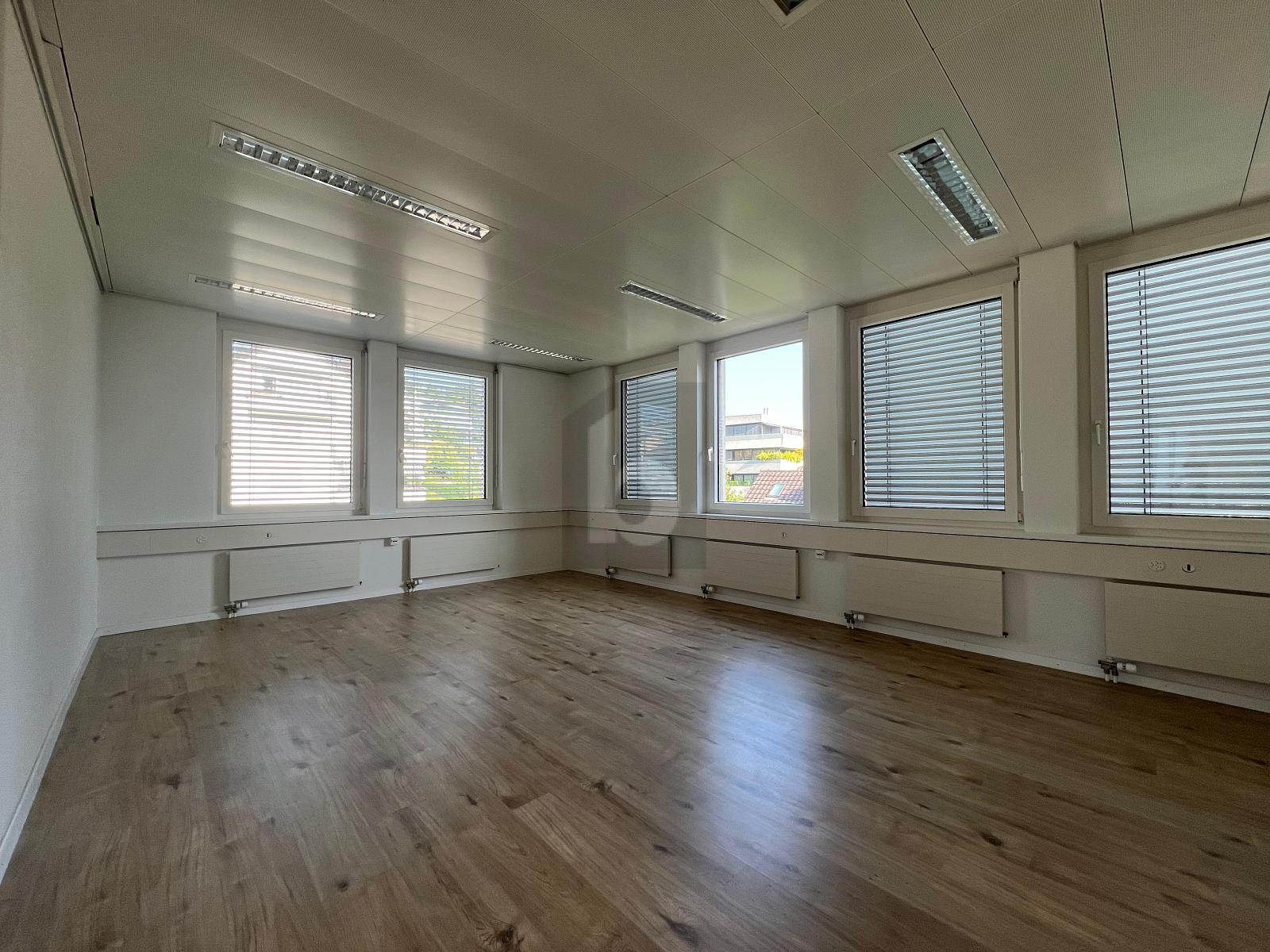 HELLE BÜROFLÄCHE AN TOP LAGE - 3