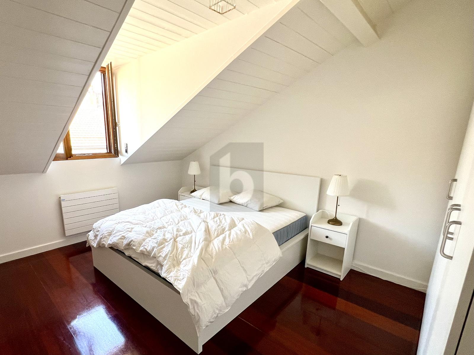 SUPERBE ATTIQUE MEUBLÉ À DEUX PAS DU LAC - 2