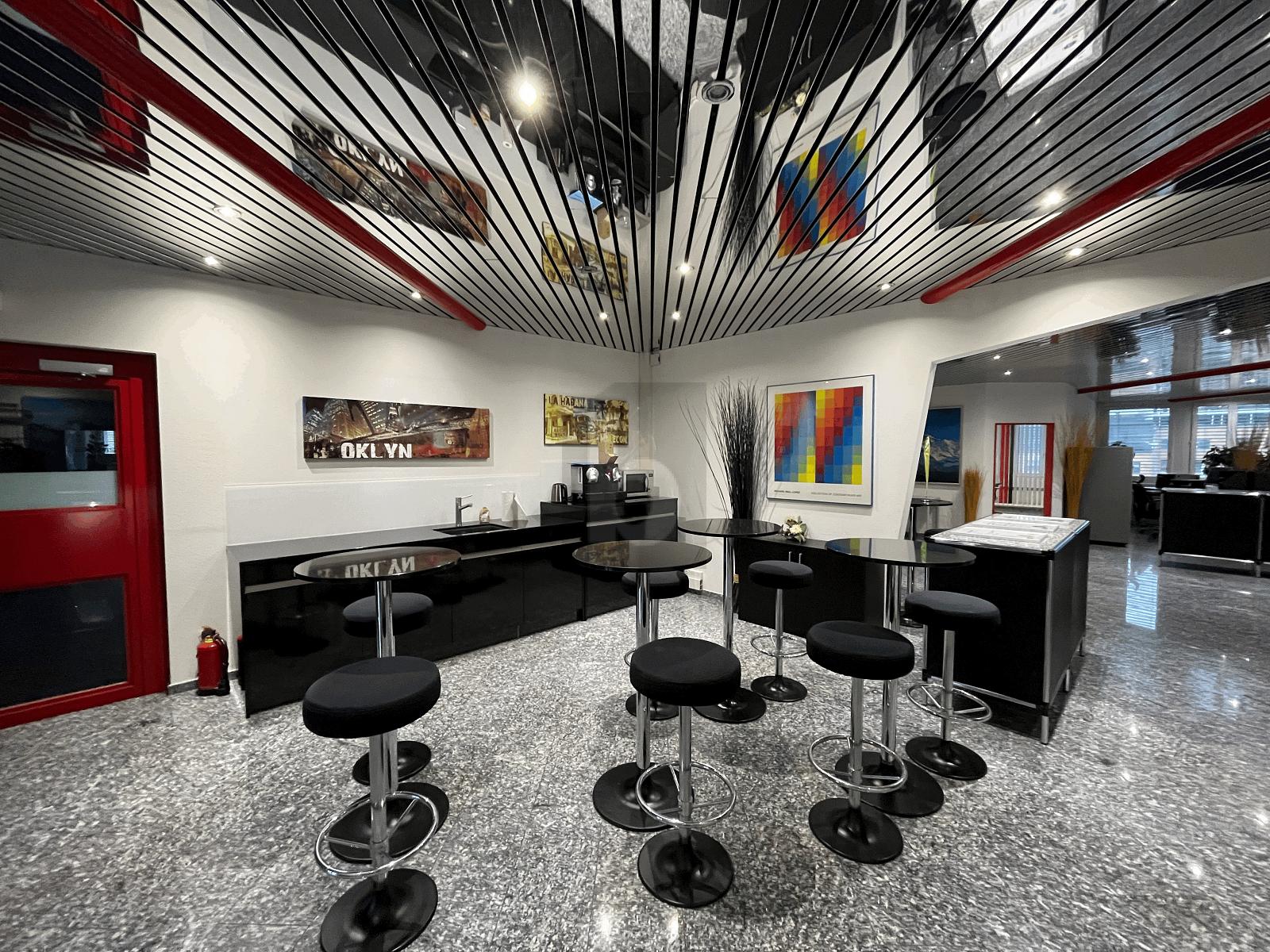 GROSSZÜGIG UND HELL NÄHE BAHNHOF - 2