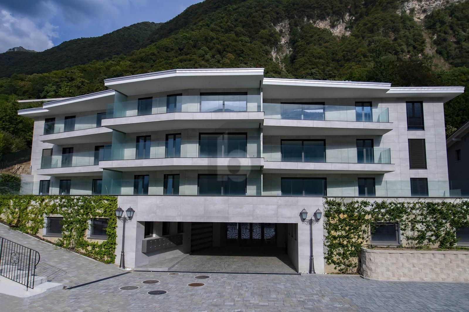 MODERNO, SPAZIOSO E SOLEGGIATA CON VISTA - 0