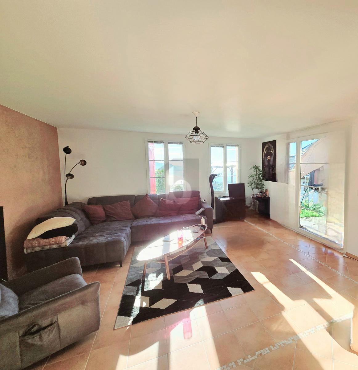 MAGNIFIQUE TRIPLEX AVEC VUE SUR LE LAC - 0