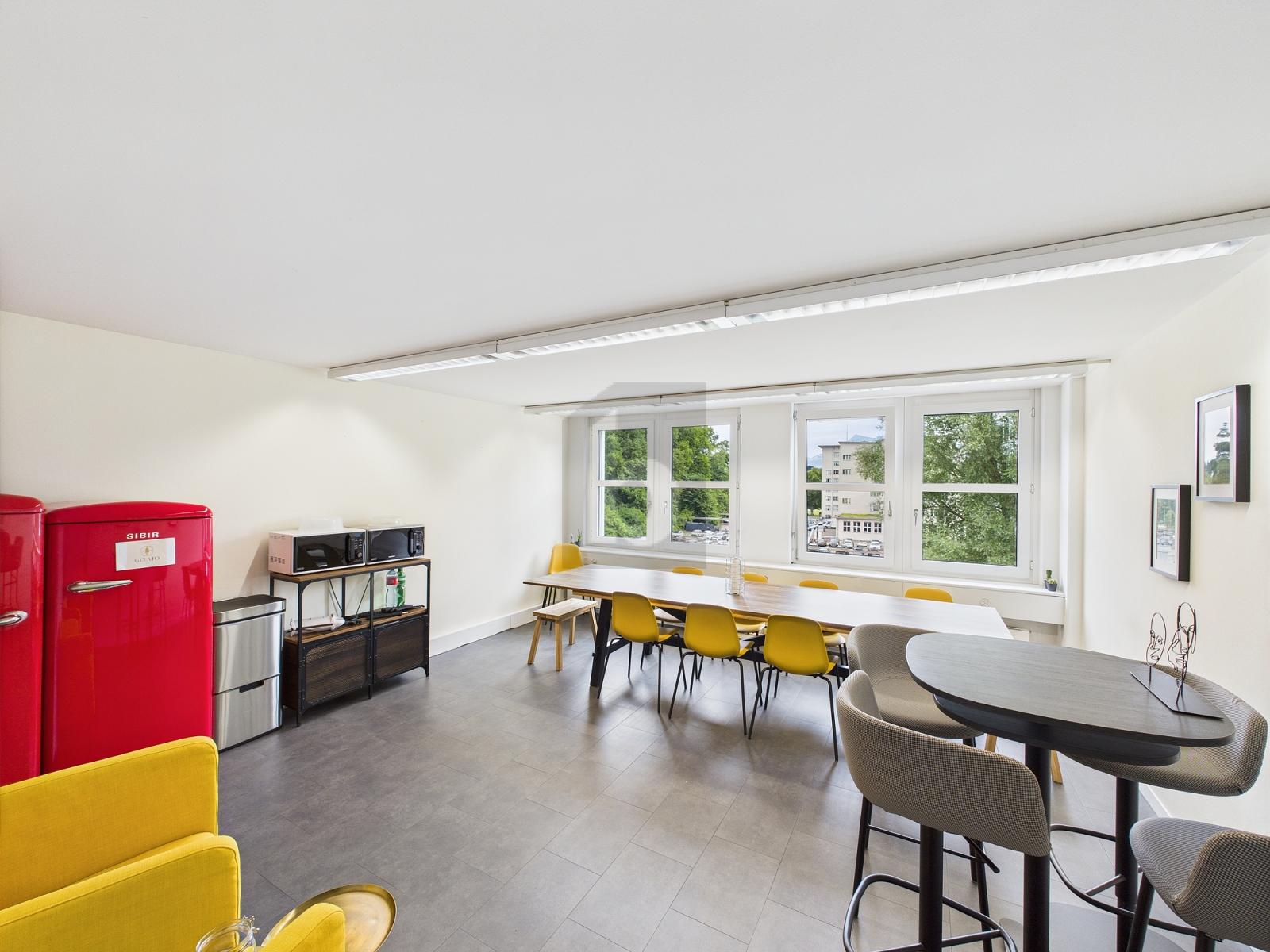 AN DER AUTOBAHNAUSFAHRT, RUHIG SITUIERT - 3