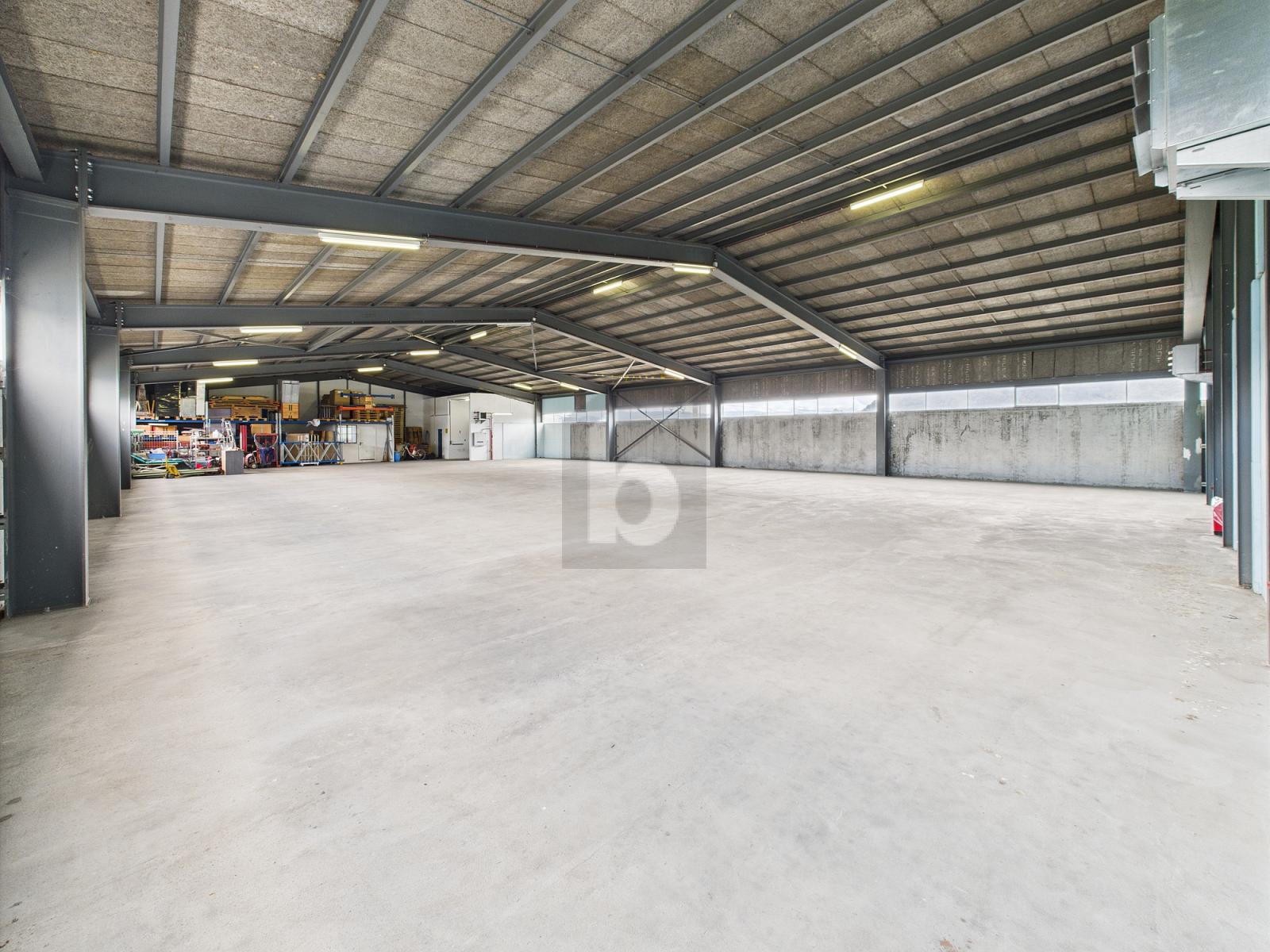 PRAKTISCH UND GUT ERREICHBAR - 1