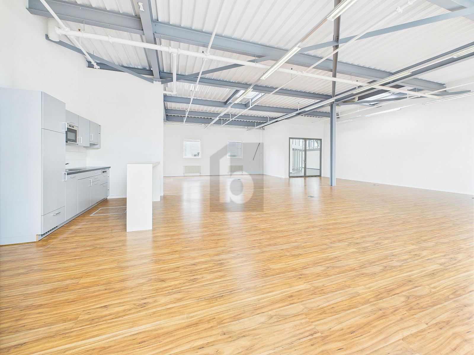 GROSSER HELLER SHOWROOM AN ZENTRALER LAGE - 1