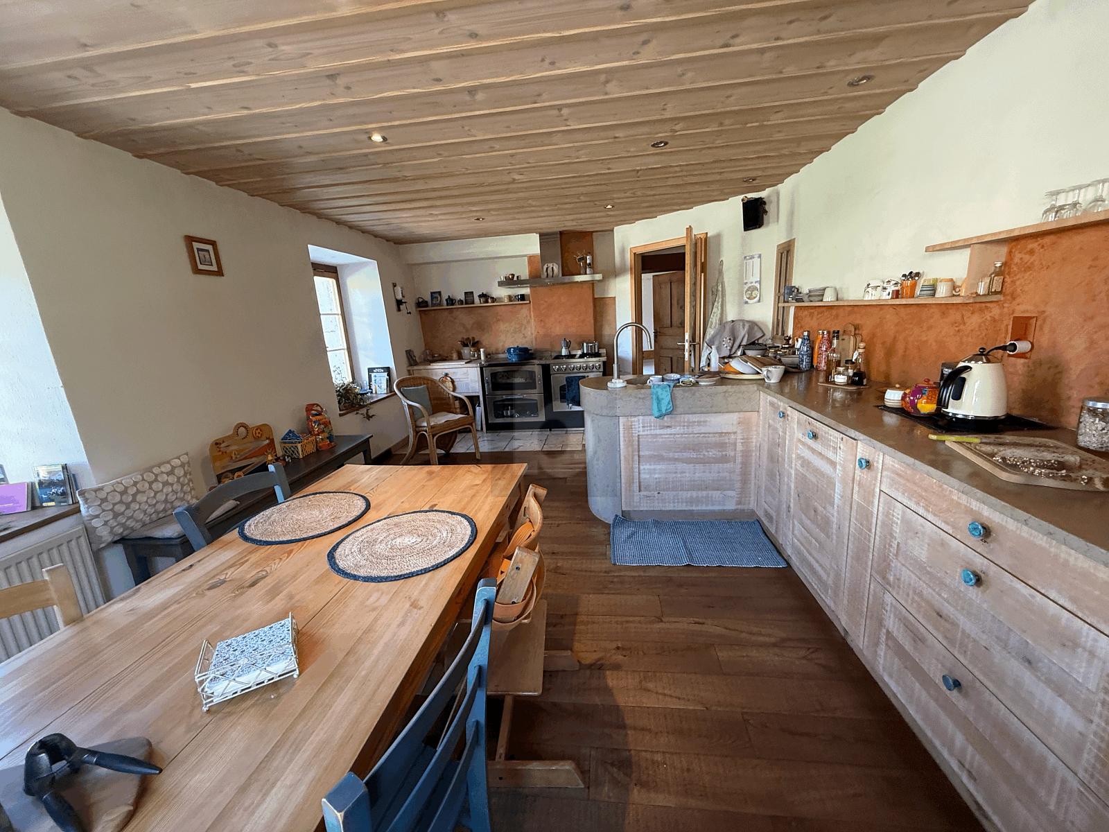 AUTHENTIQUE CONFORTABLE ET SPACIEUX - 3