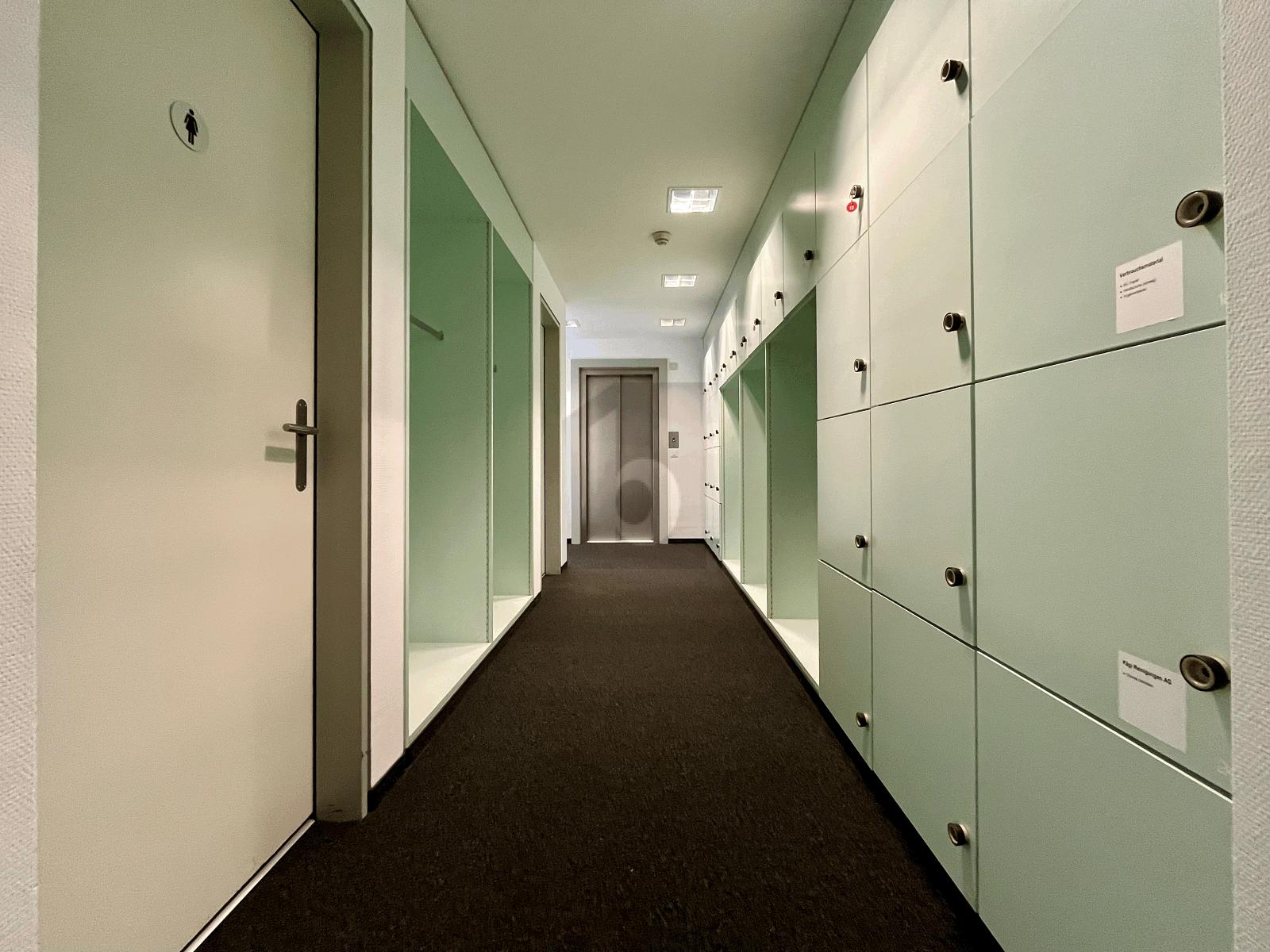 MODERN AN TOP LAGE - 1