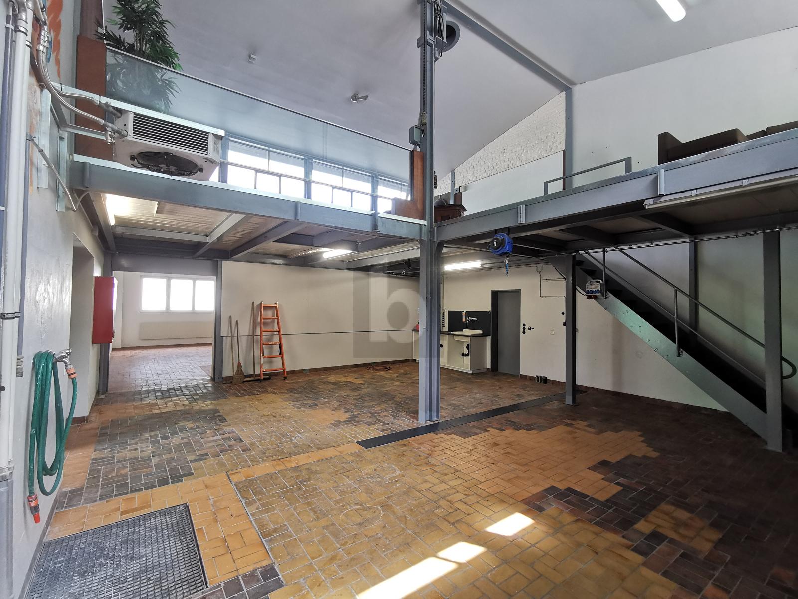 VIELFÄLTIGE NUTZUNG AN GUTER LAGE - 0