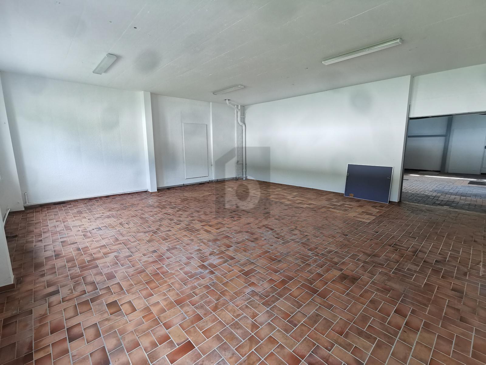 VIELFÄLTIGE NUTZUNG AN GUTER LAGE - 3