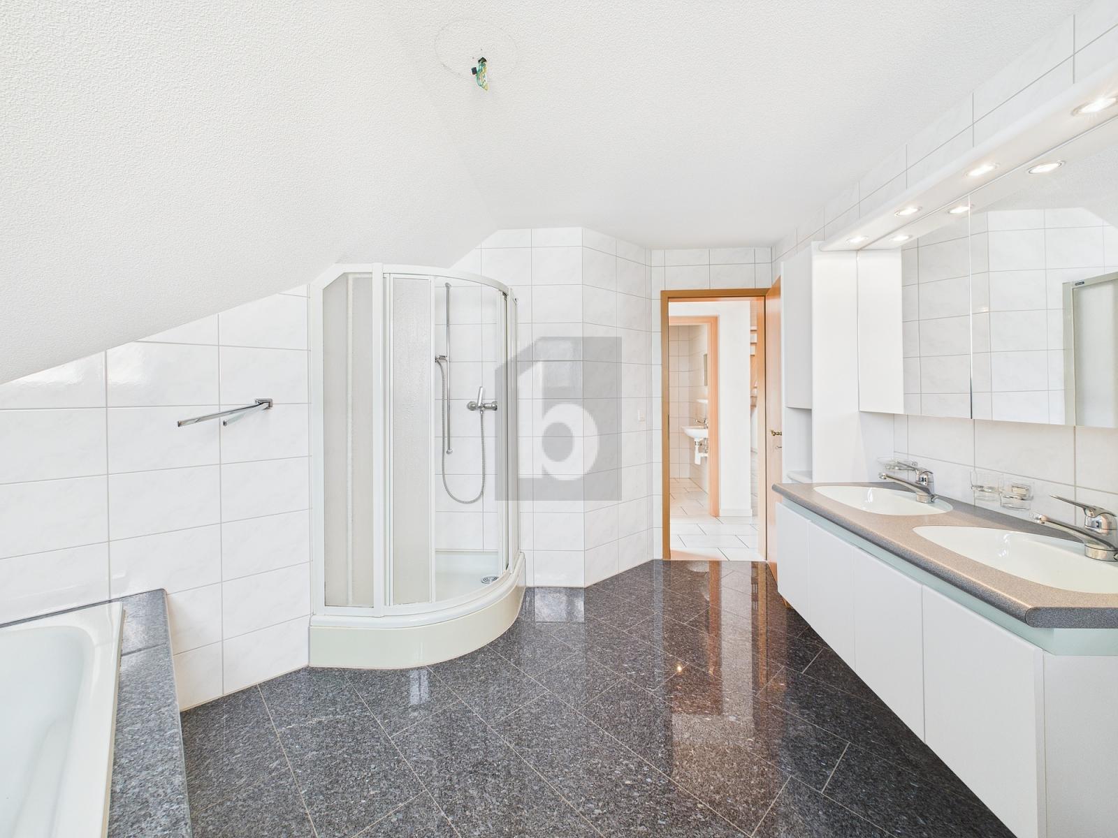 RUHIGE LAGE MIT SONNIGEM BALKON - 2