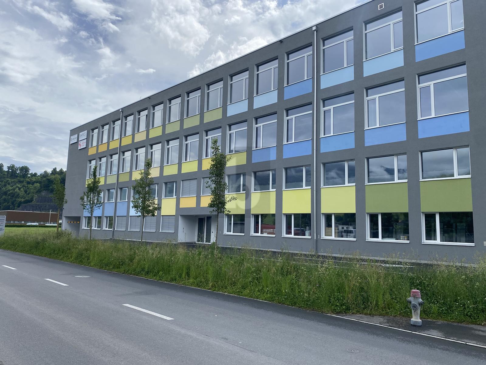 KLIMATISIERT MIT HOHEN DECKEN - 2