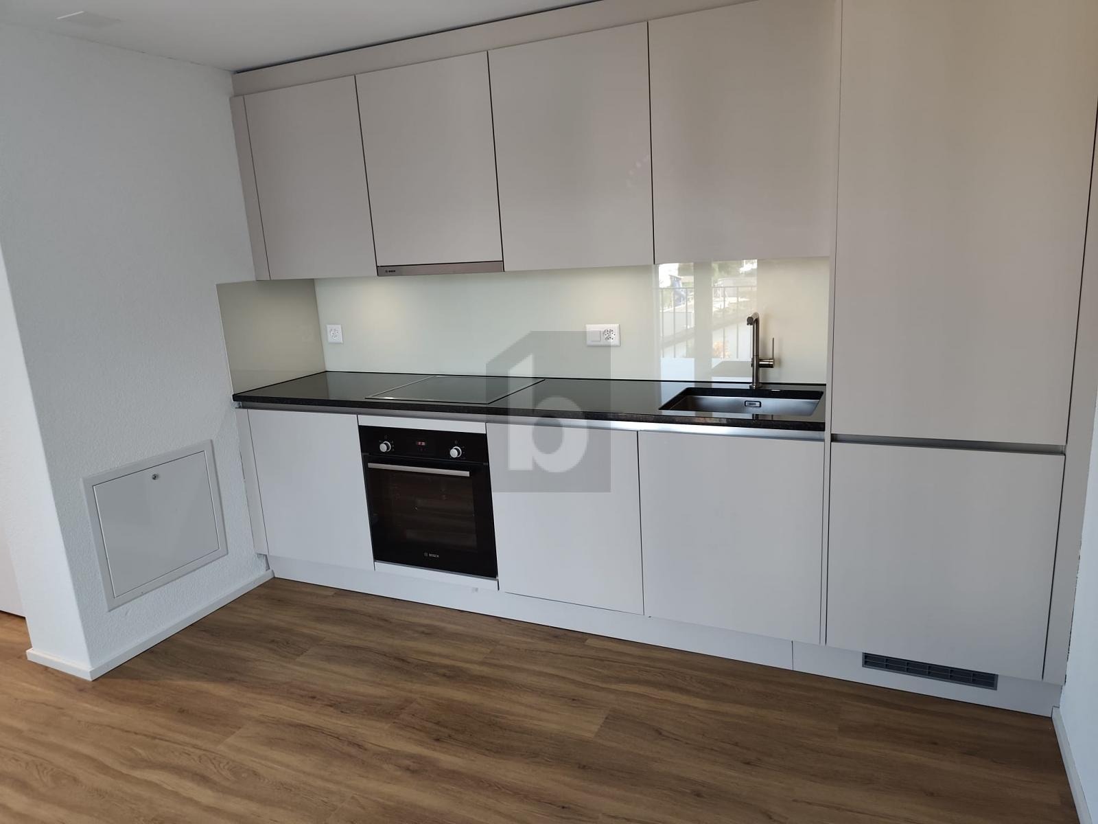 CHARMANT MIT WEITBLICK - 1