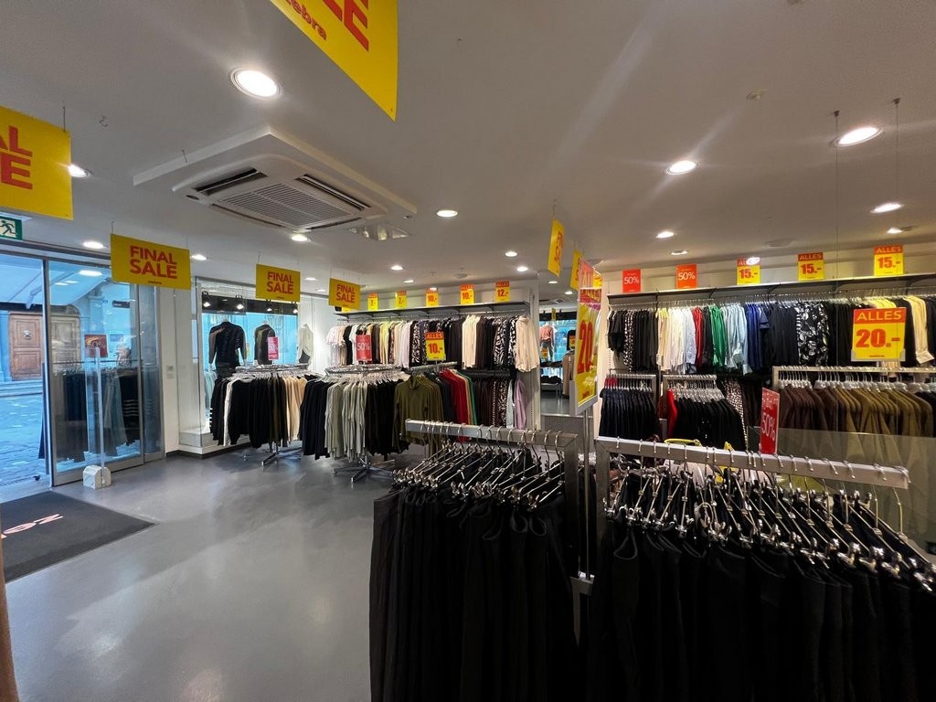 Grosszügiges Ladenlokal an zentraler Lage - 2