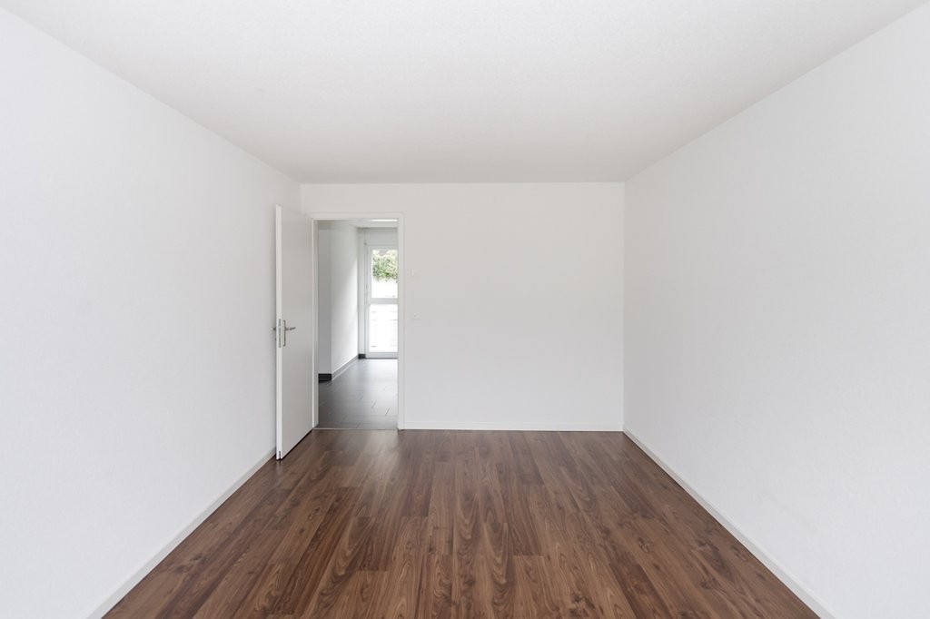 Helle Wohnung mit grossem, sonnigem Balkon - 2